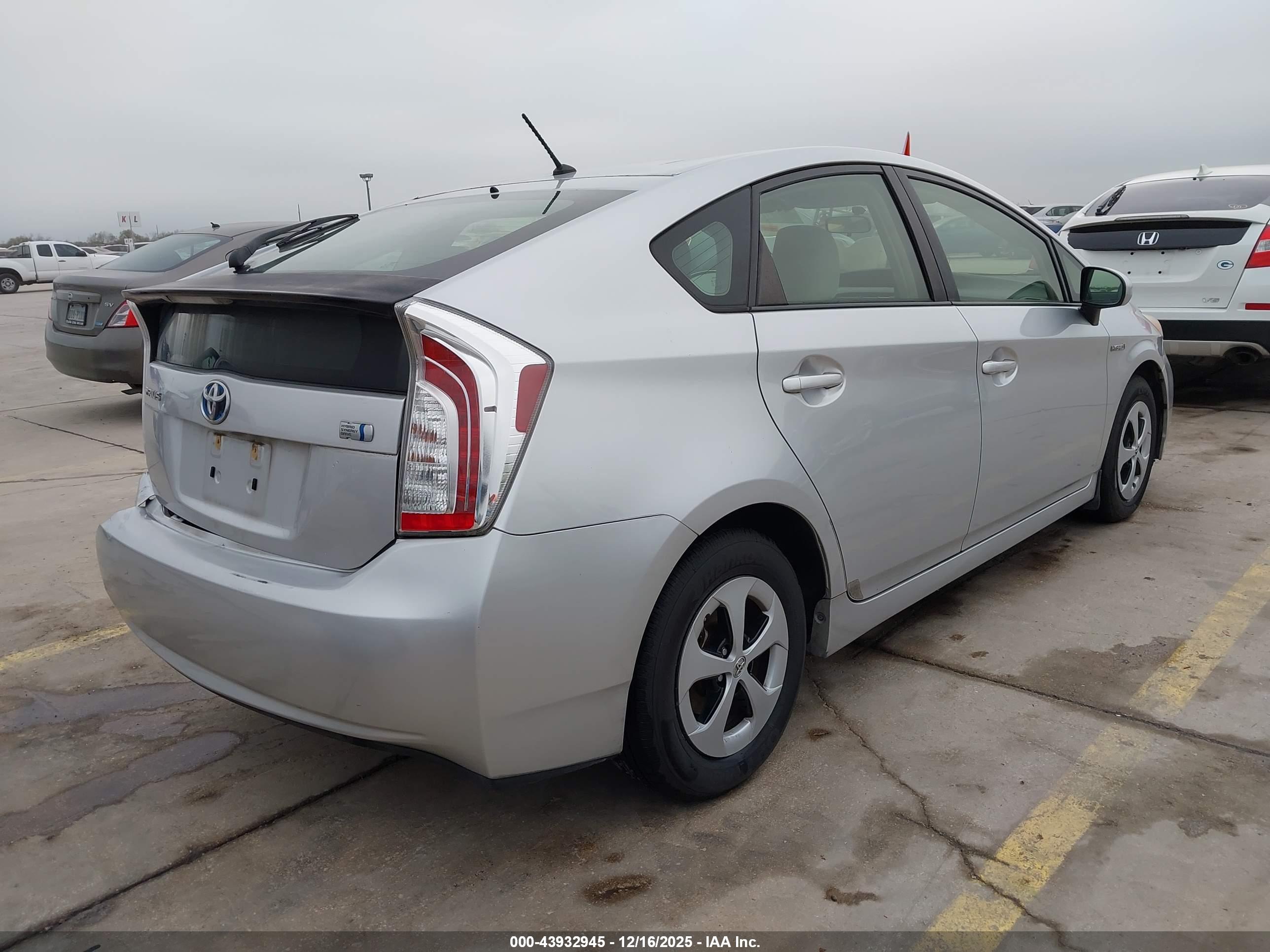 TOYOTA PRIUS image 4