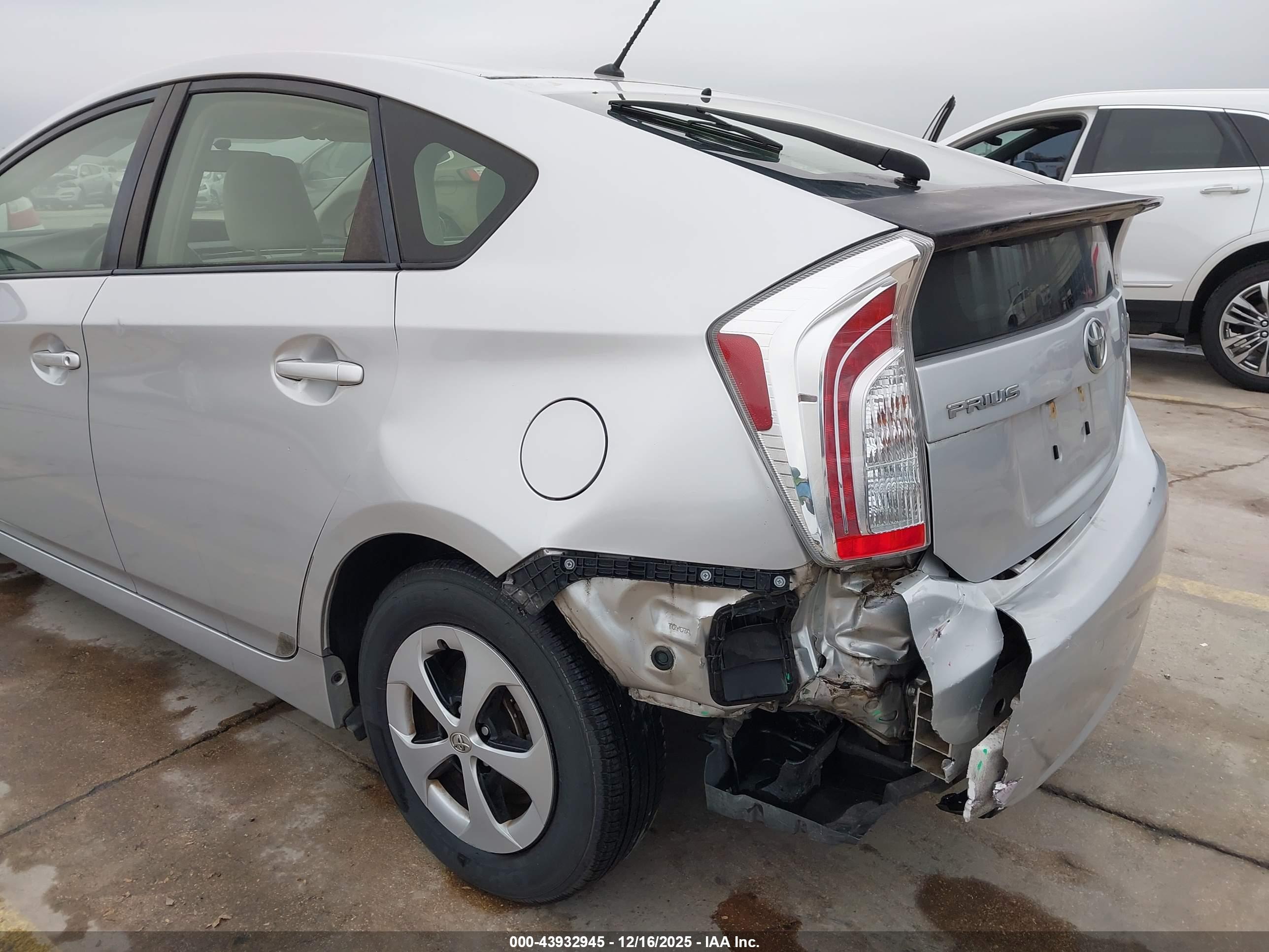 TOYOTA PRIUS image 6