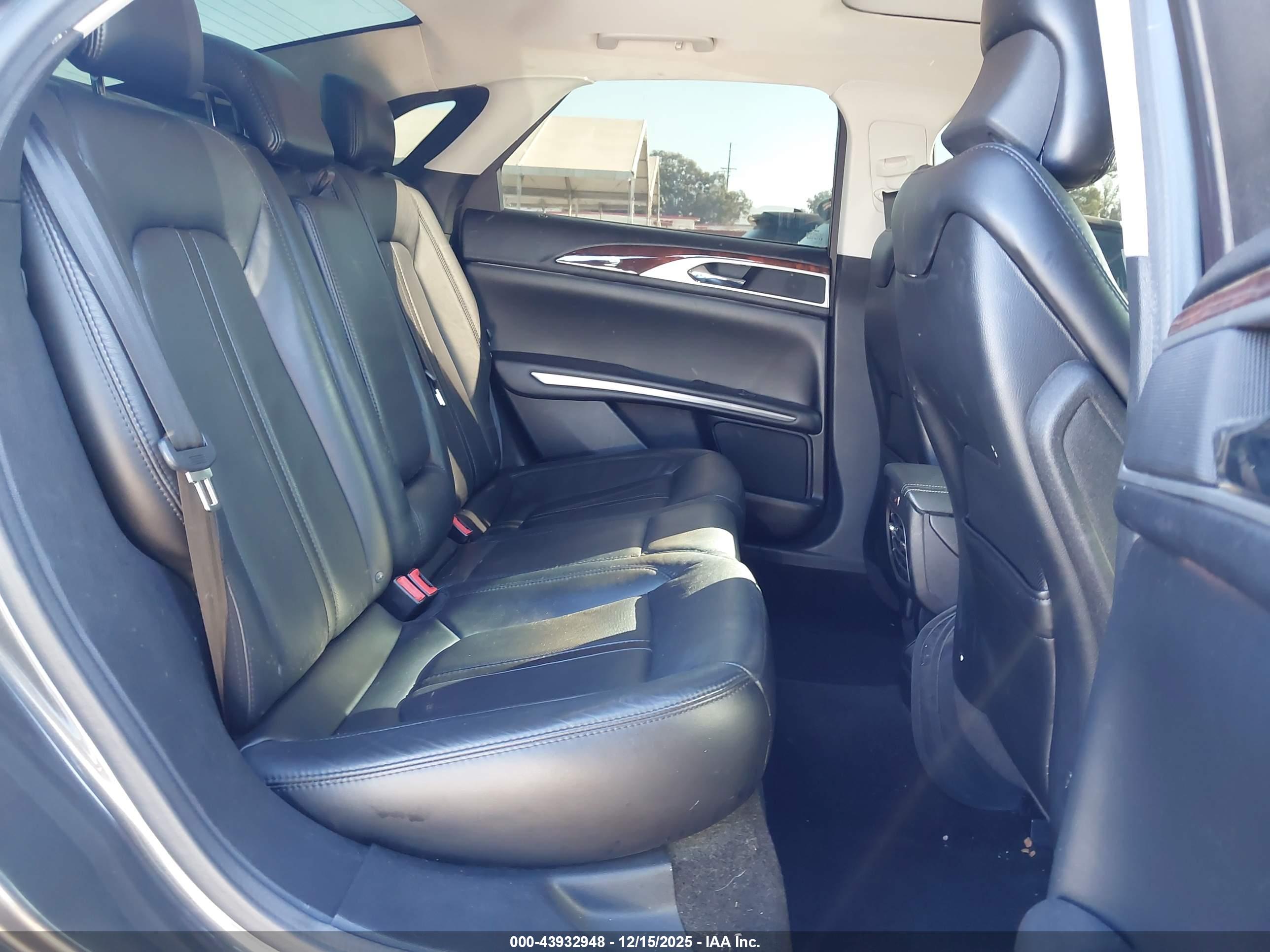 LINCOLN MKZ image 8