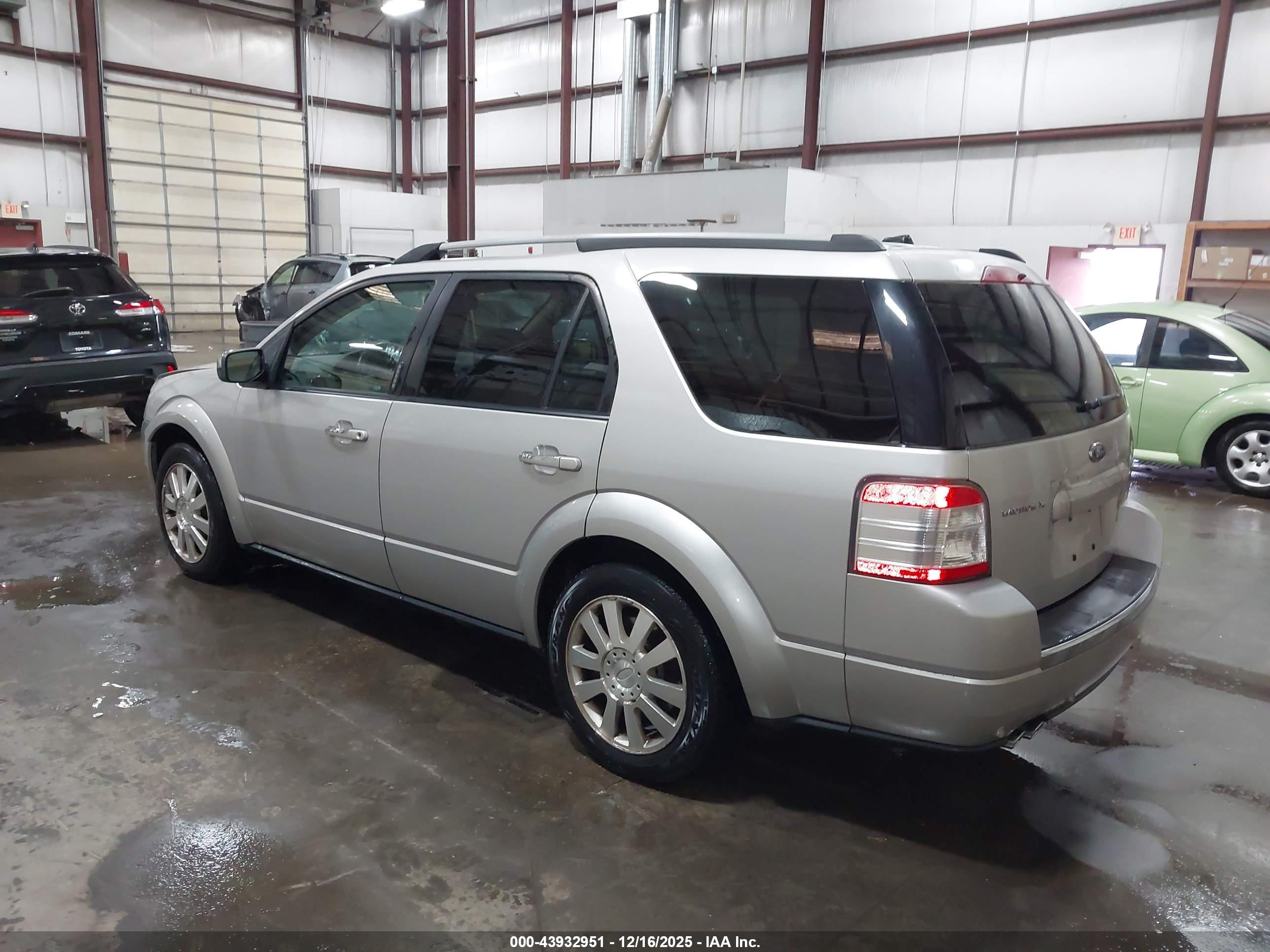 FORD TAURUS image 3