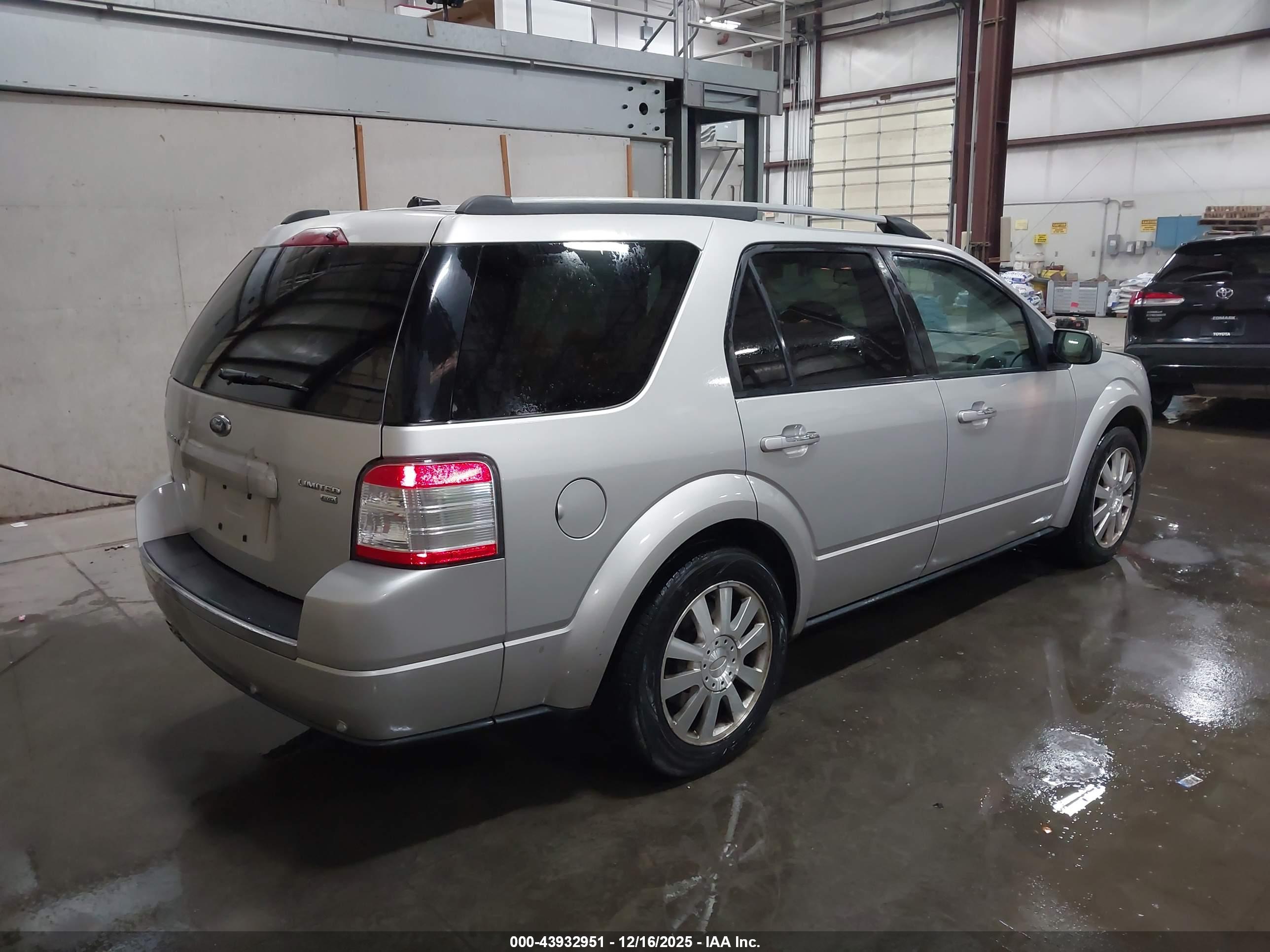 FORD TAURUS image 4