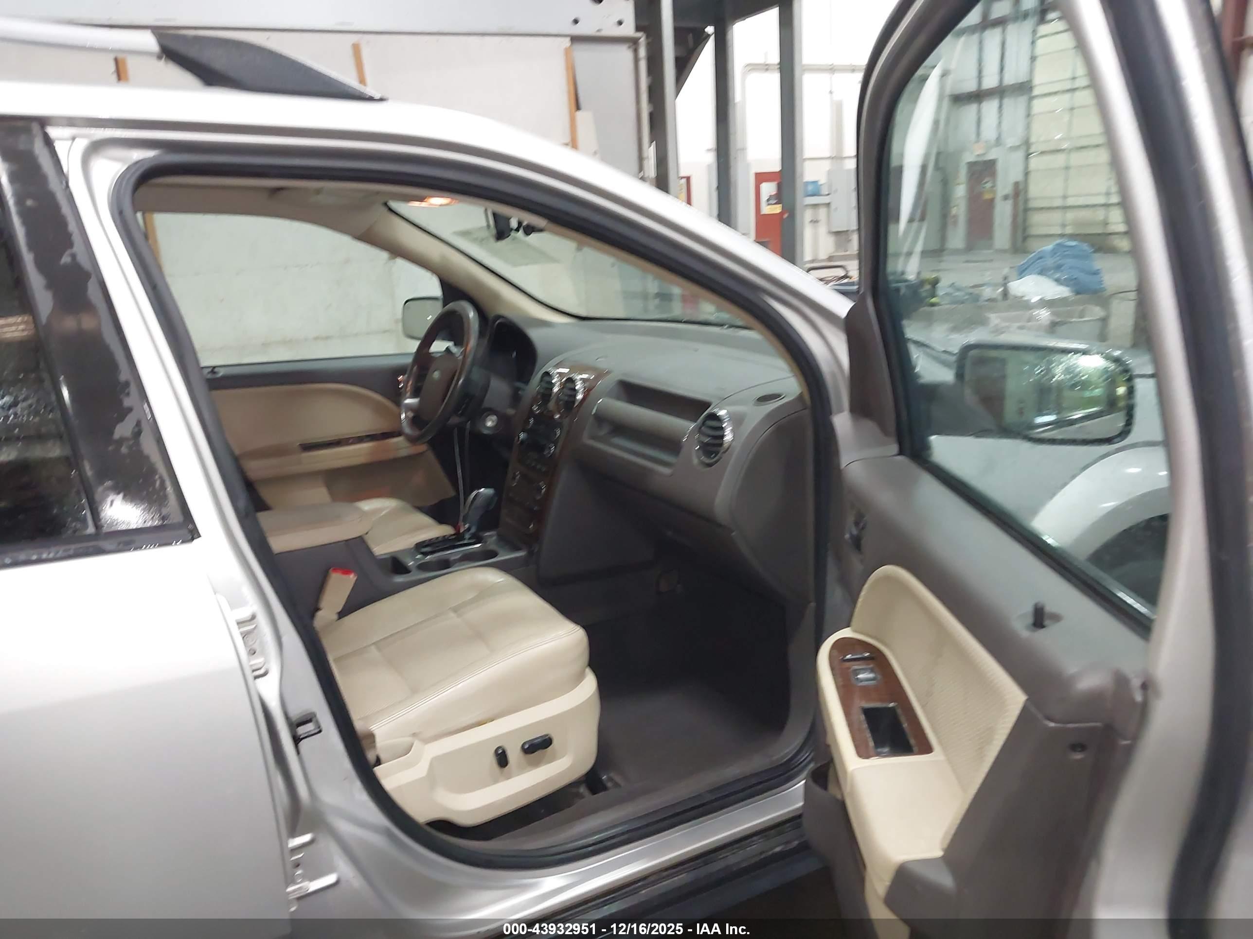 FORD TAURUS image 5