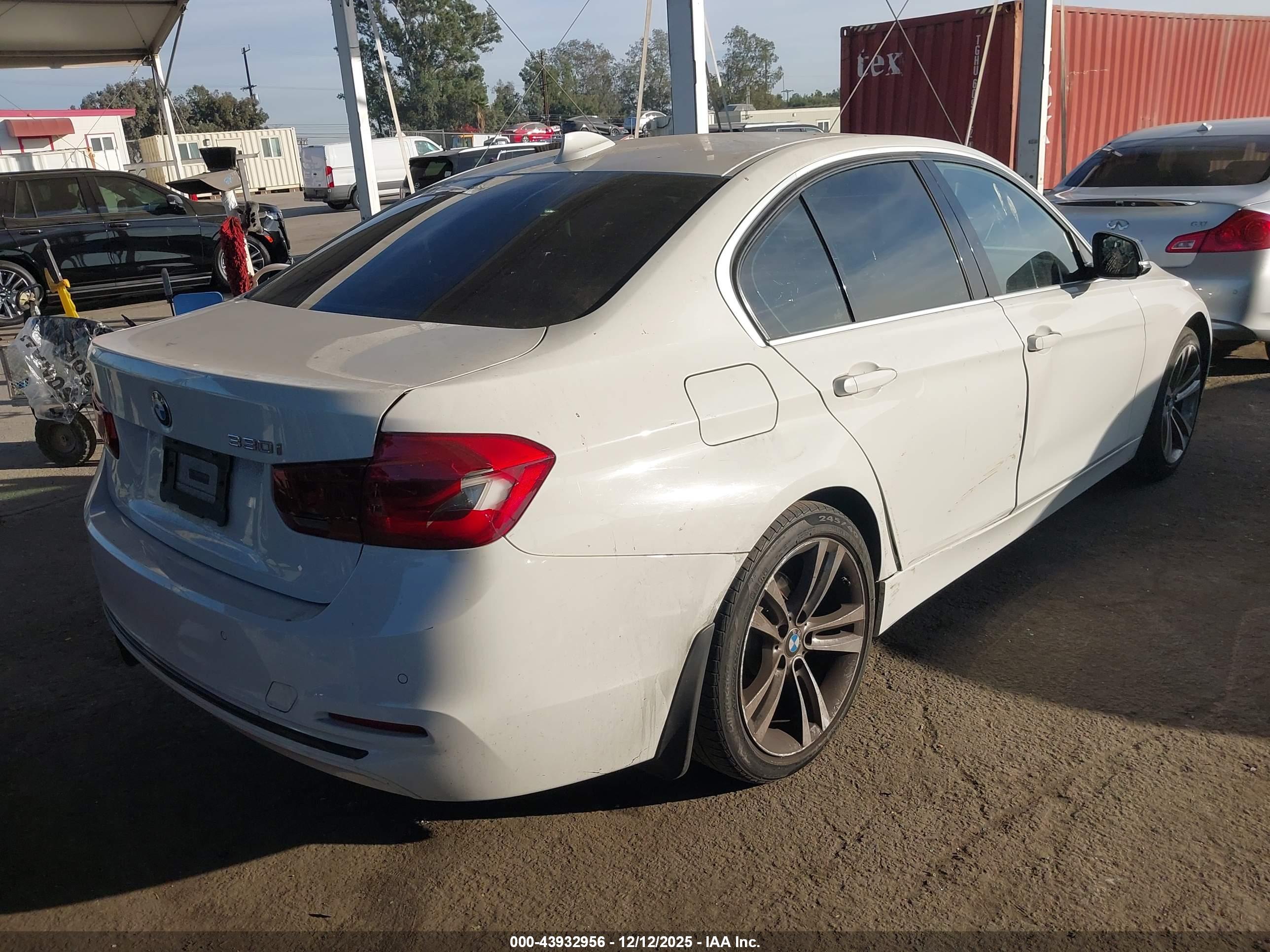 BMW 330I image 4