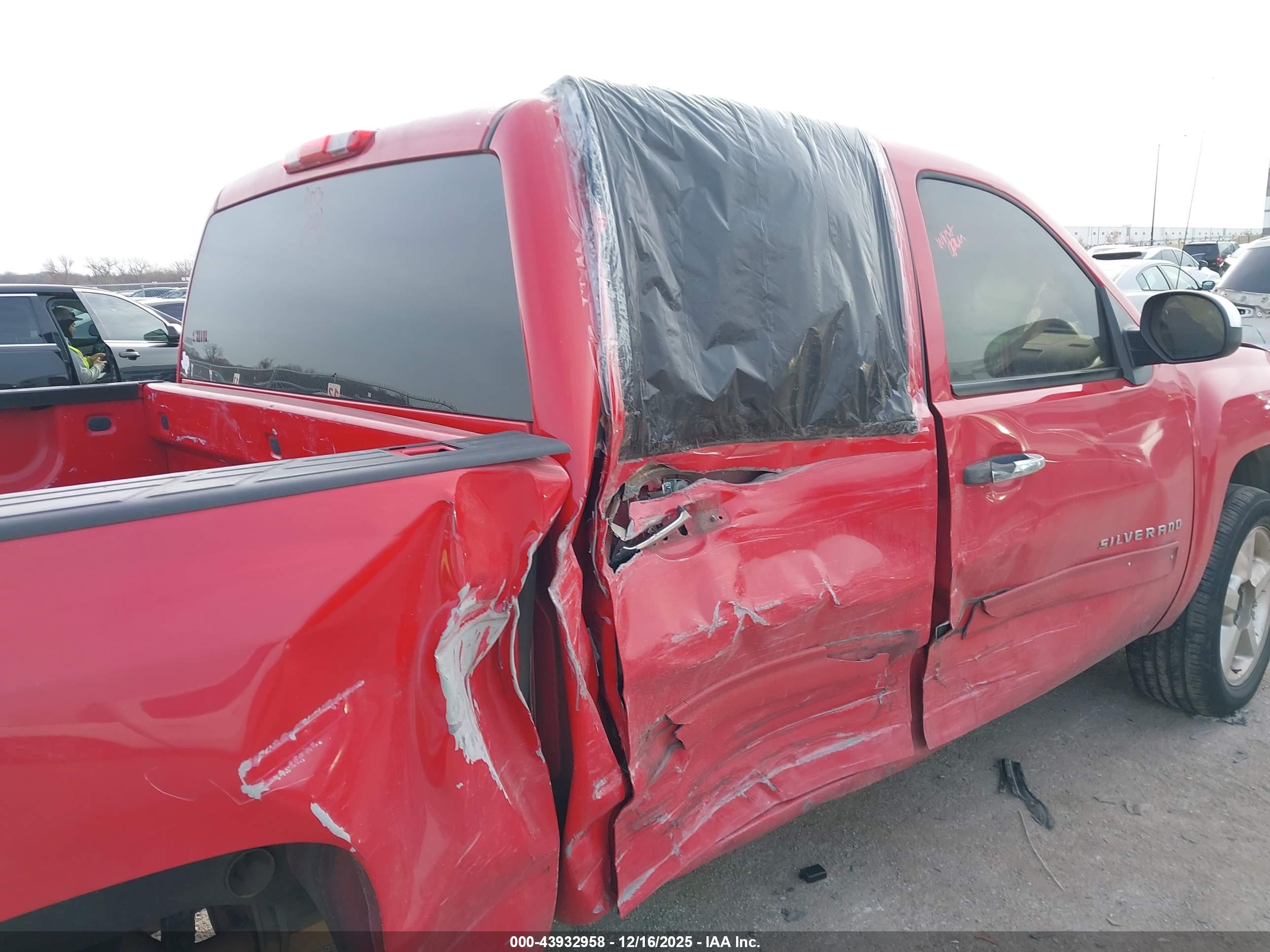 CHEVROLET SILVERADO image 6