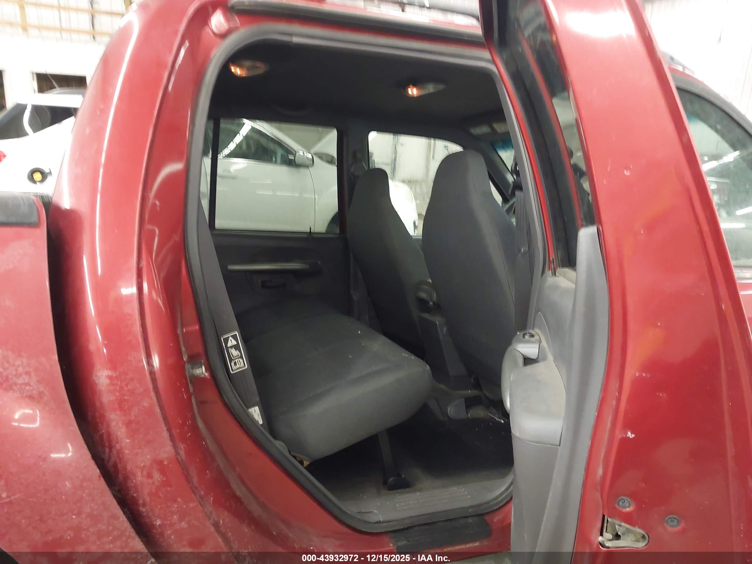 FORD EXPLORER image 8