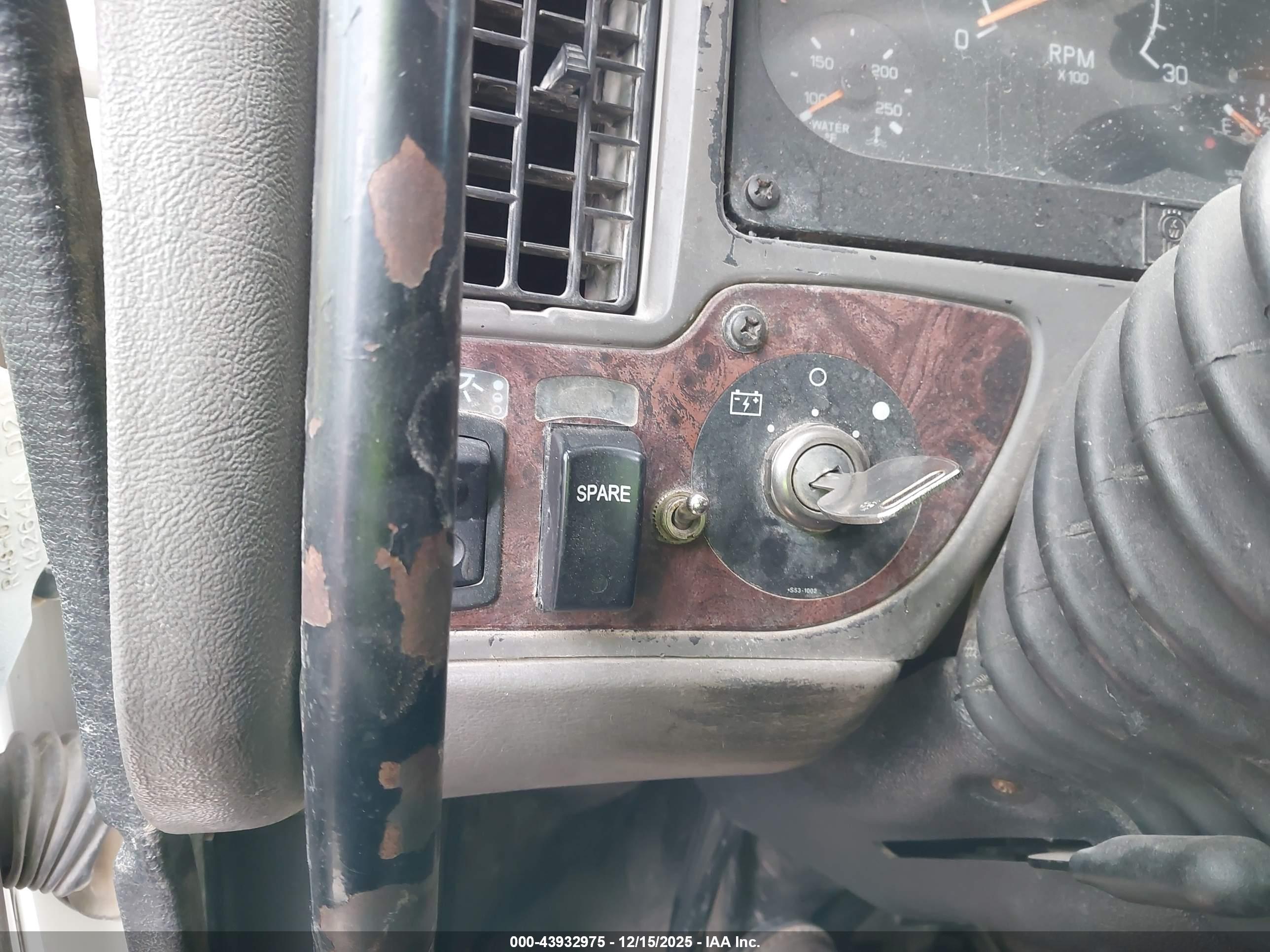 KENWORTH CONSTRUCTION image 11