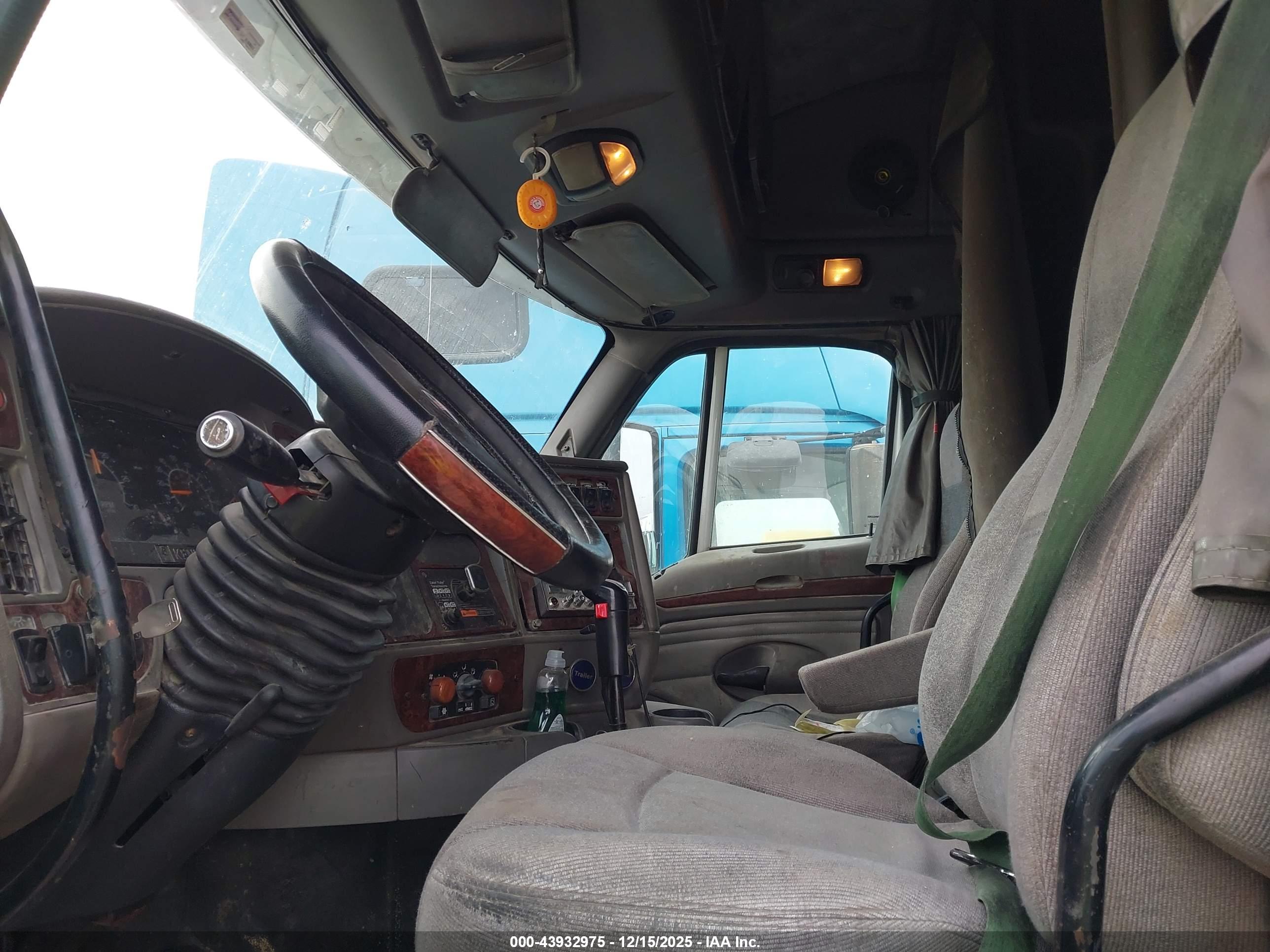 KENWORTH CONSTRUCTION image 8