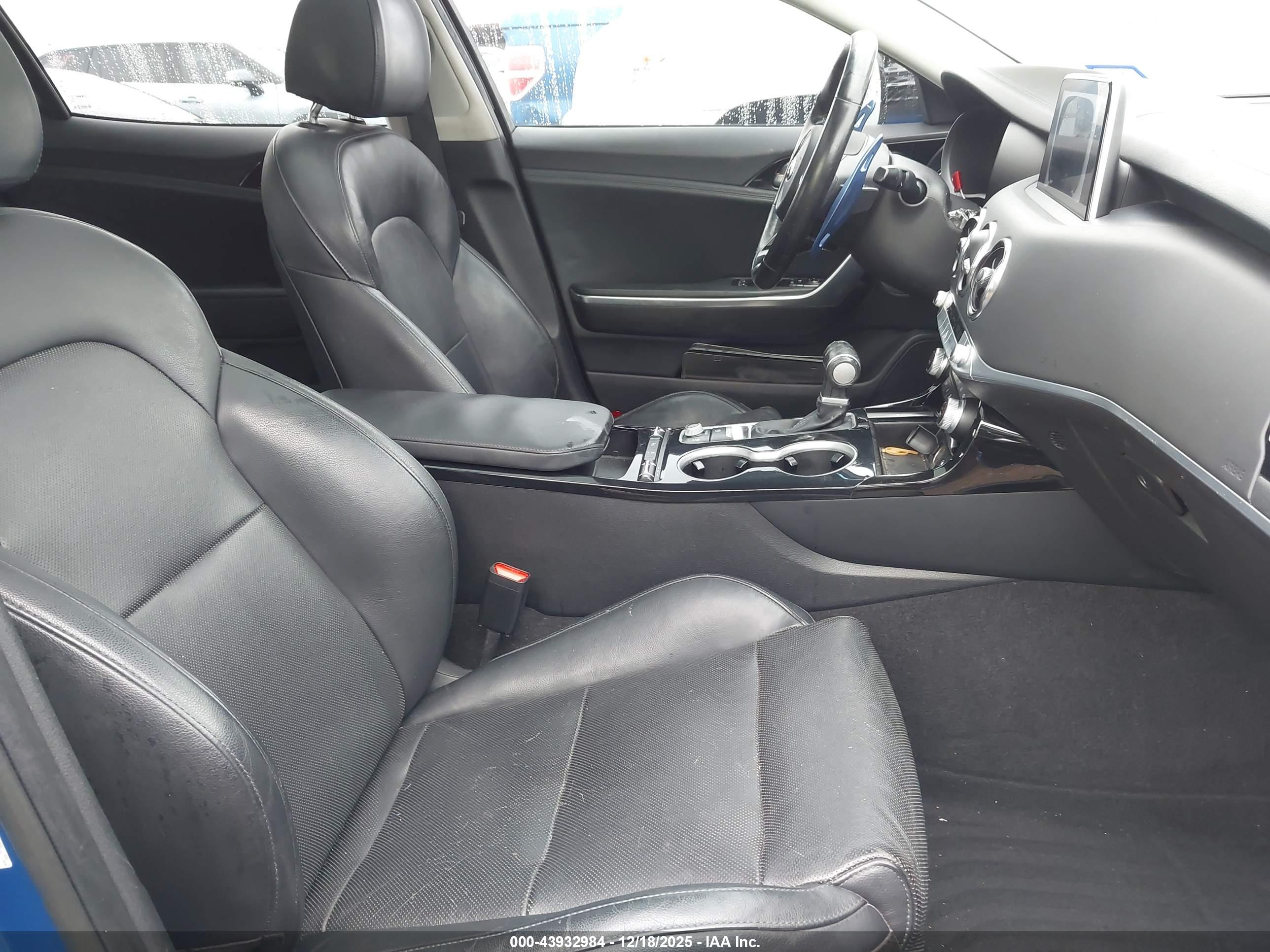 KIA STINGER image 5