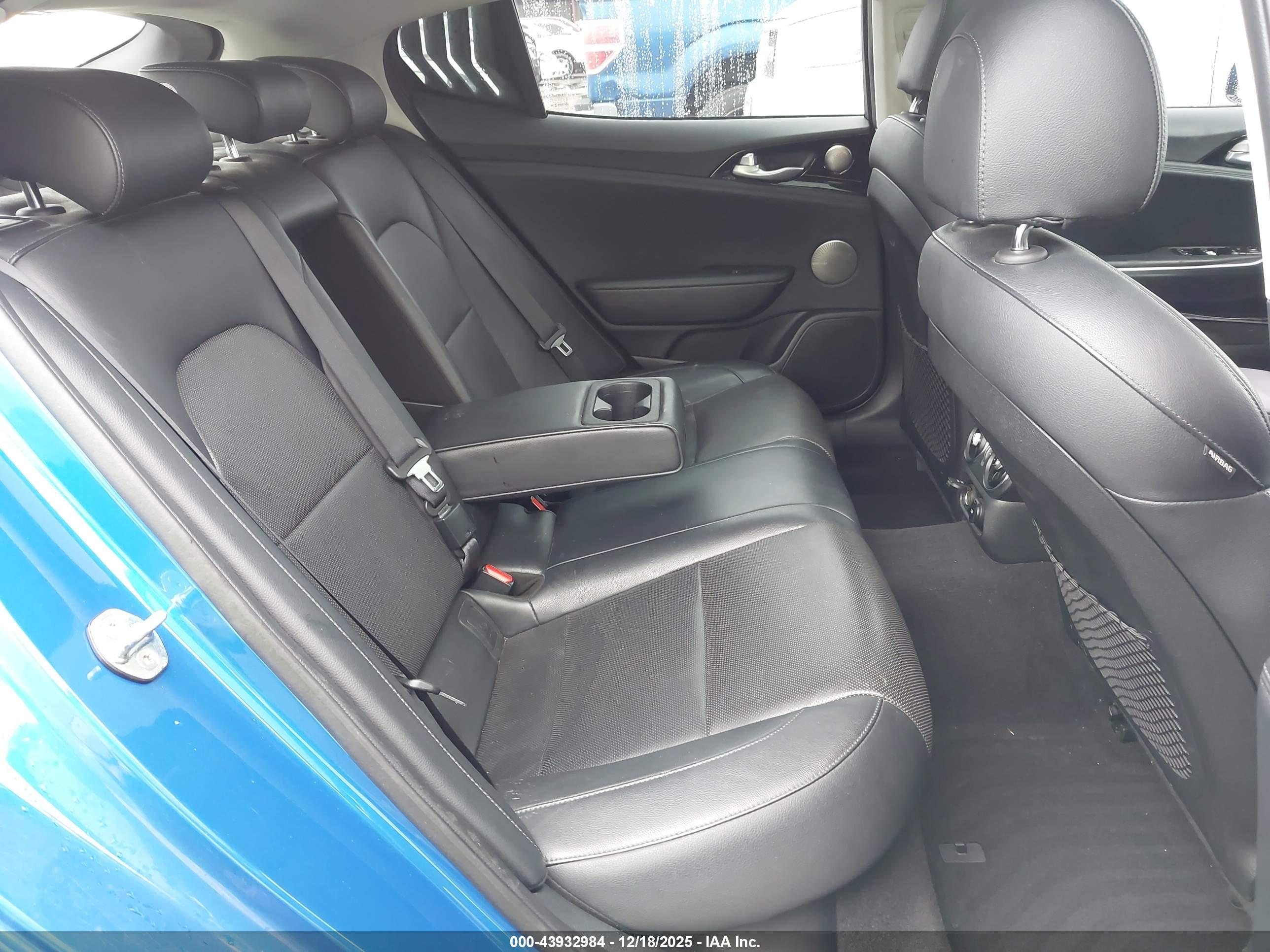 KIA STINGER image 8