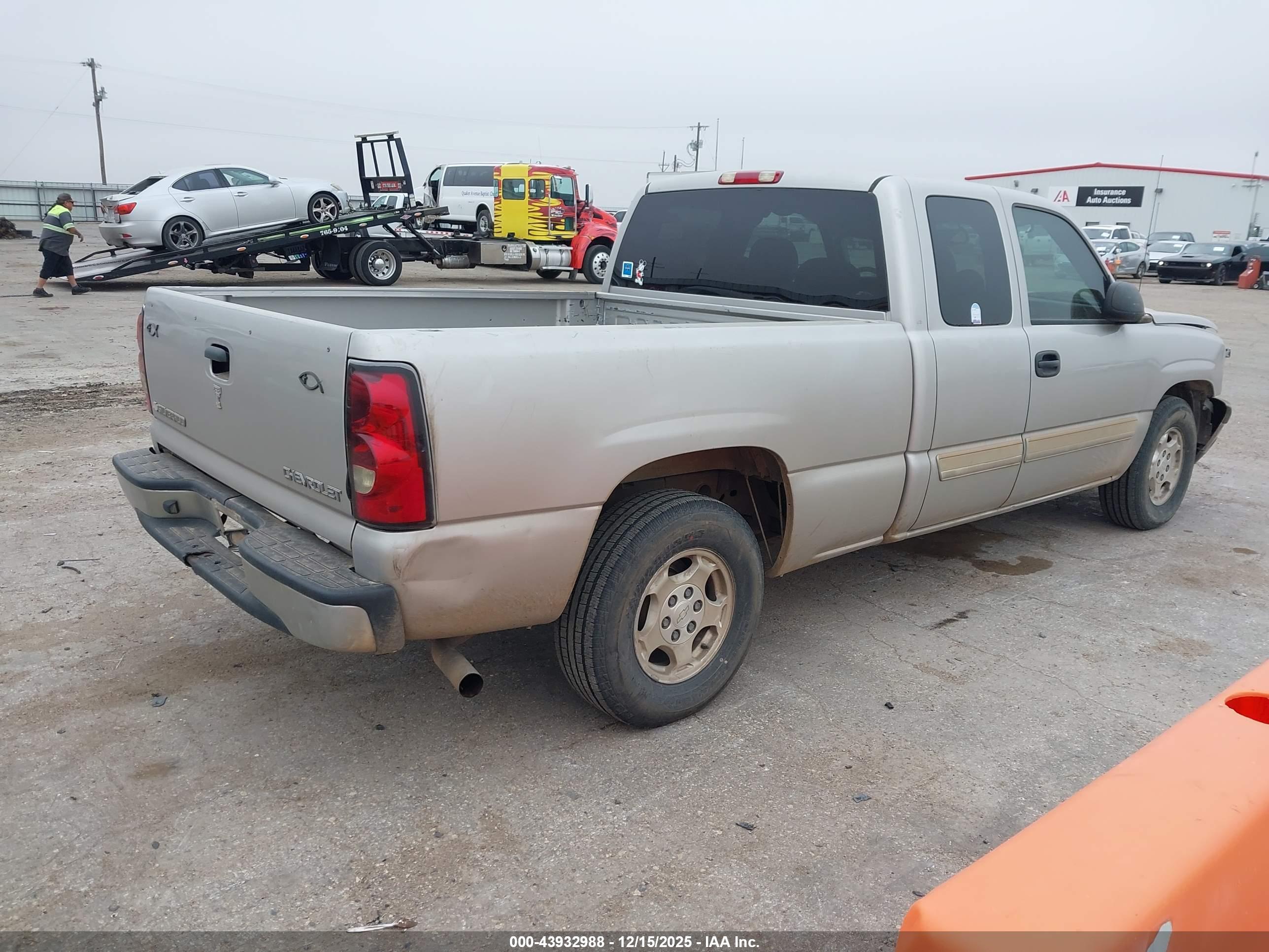 CHEVROLET SILVERADO image 4