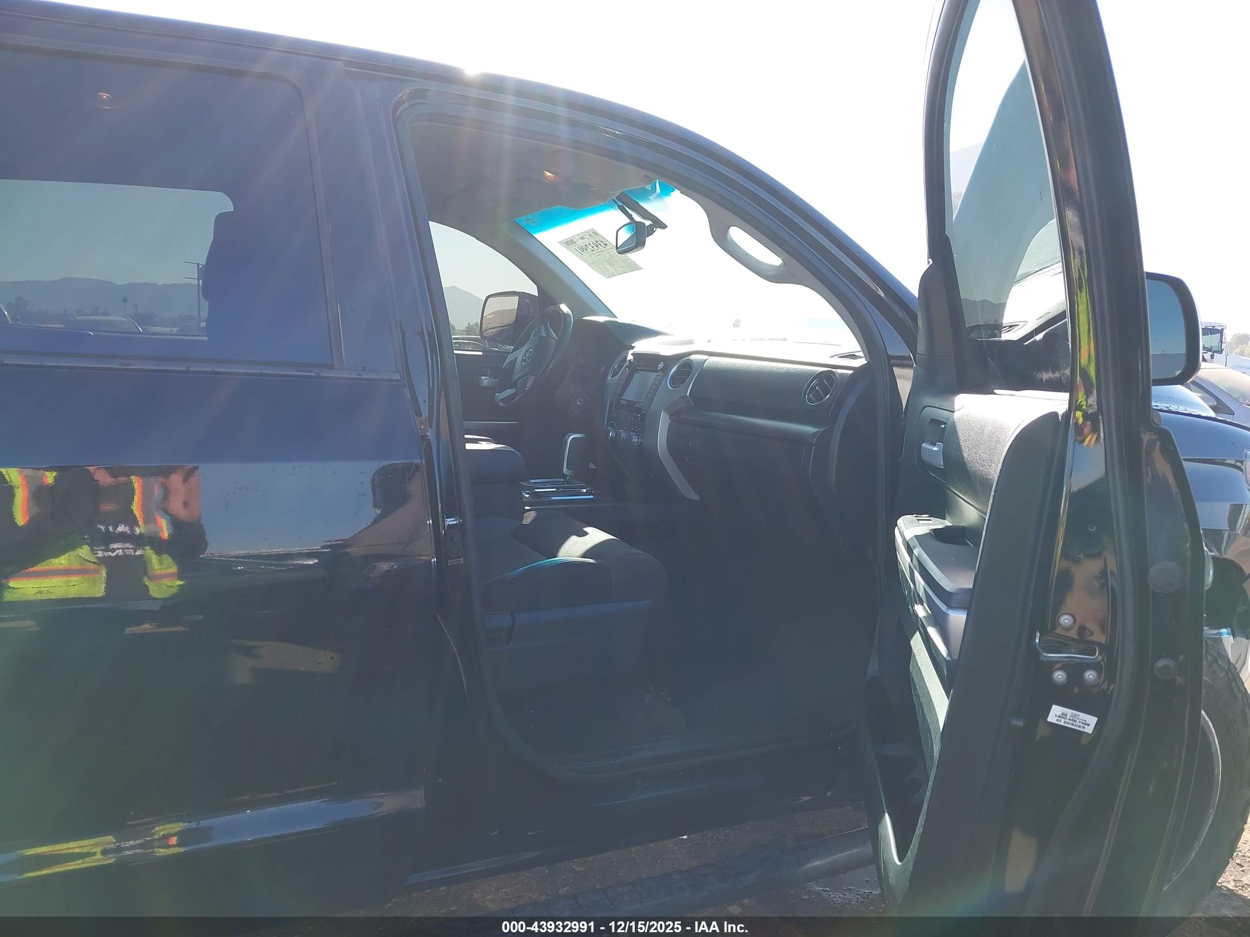 TOYOTA TUNDRA image 5