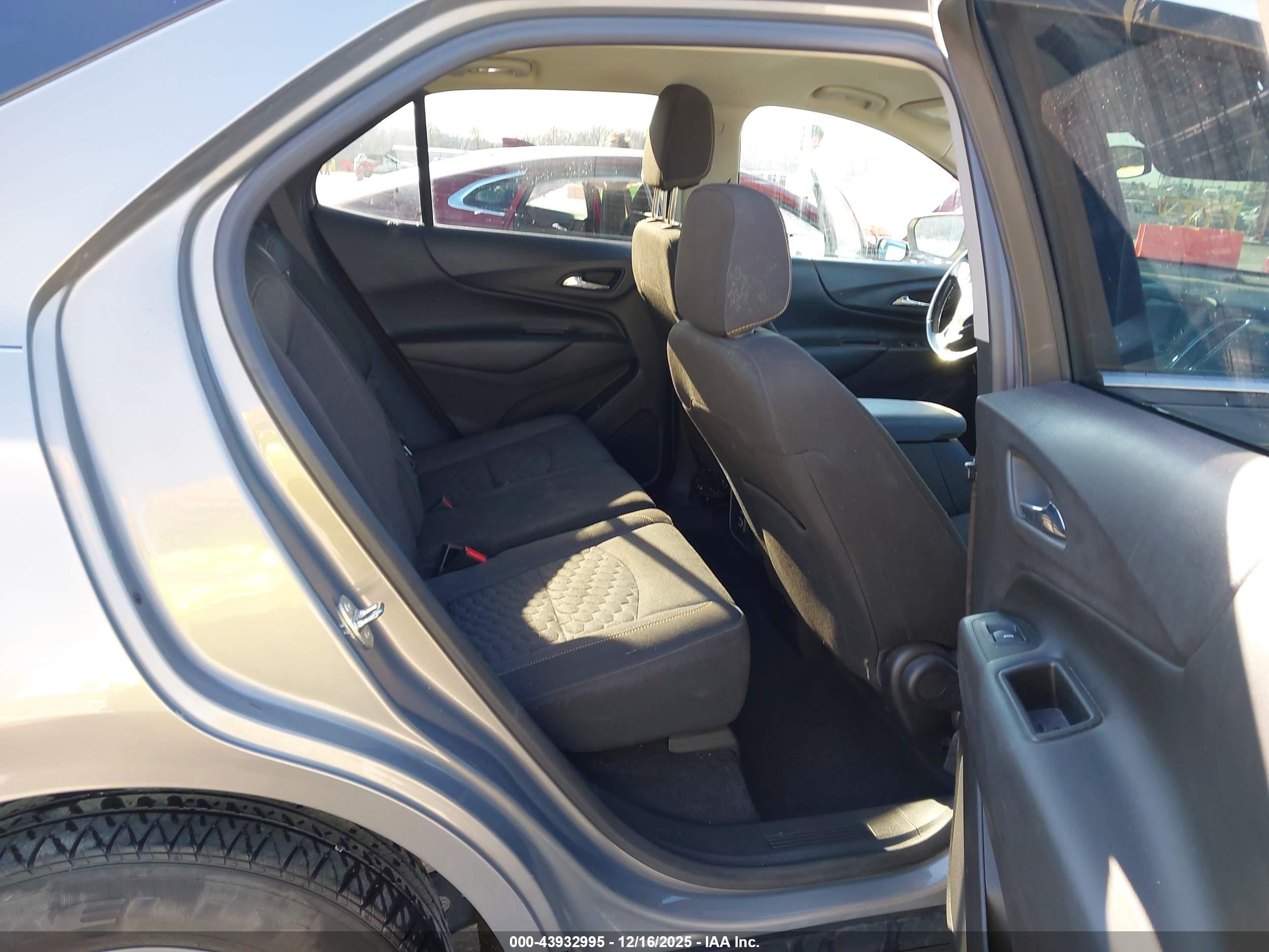 CHEVROLET EQUINOX image 8