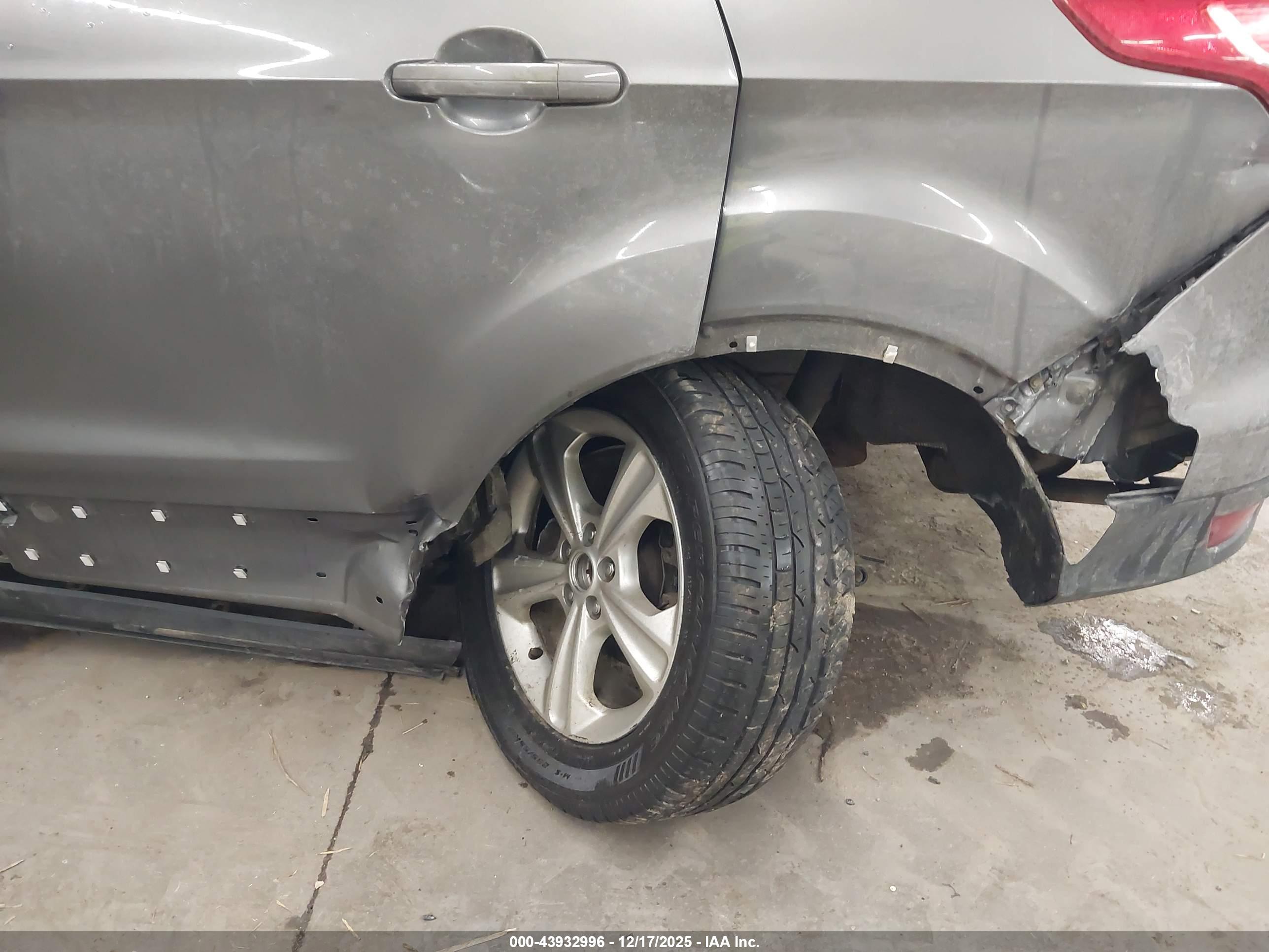 FORD ESCAPE image 6