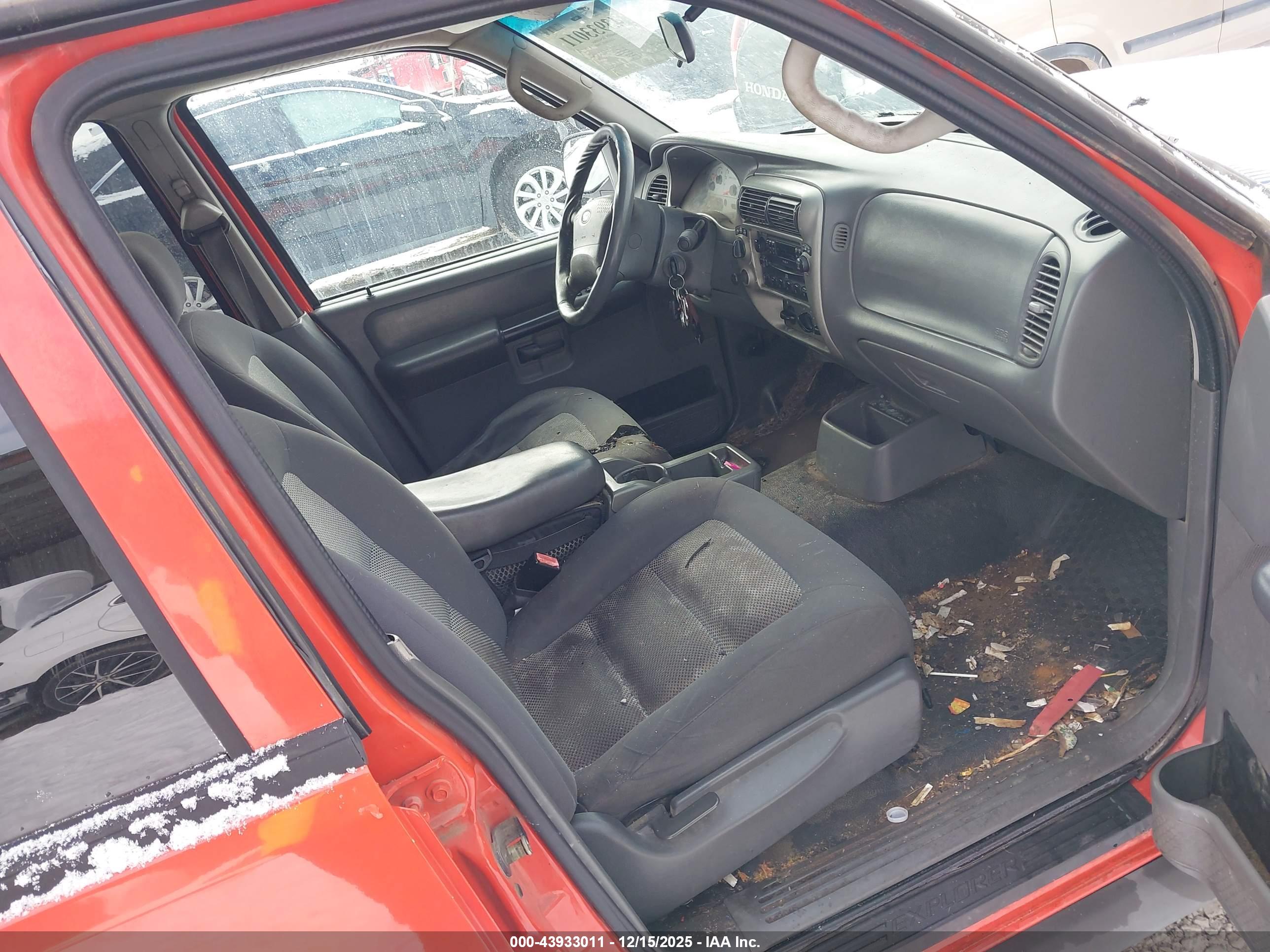 FORD EXPLORER image 5