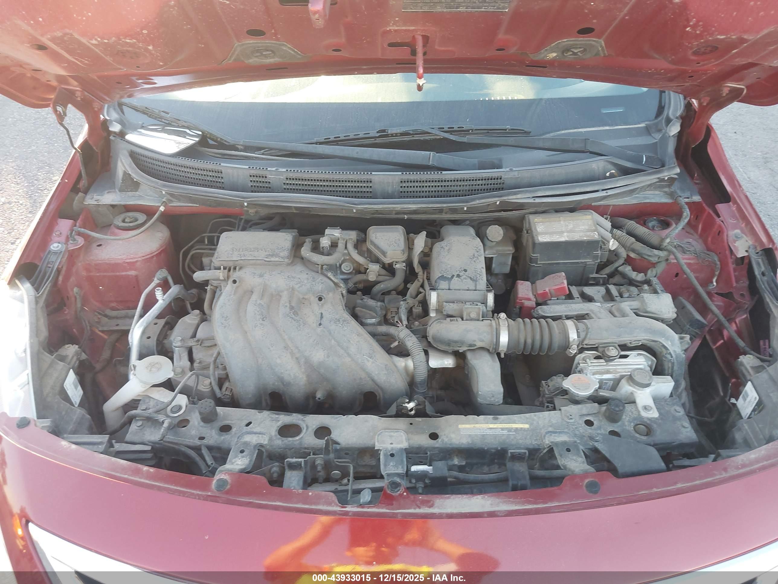 NISSAN VERSA image 10
