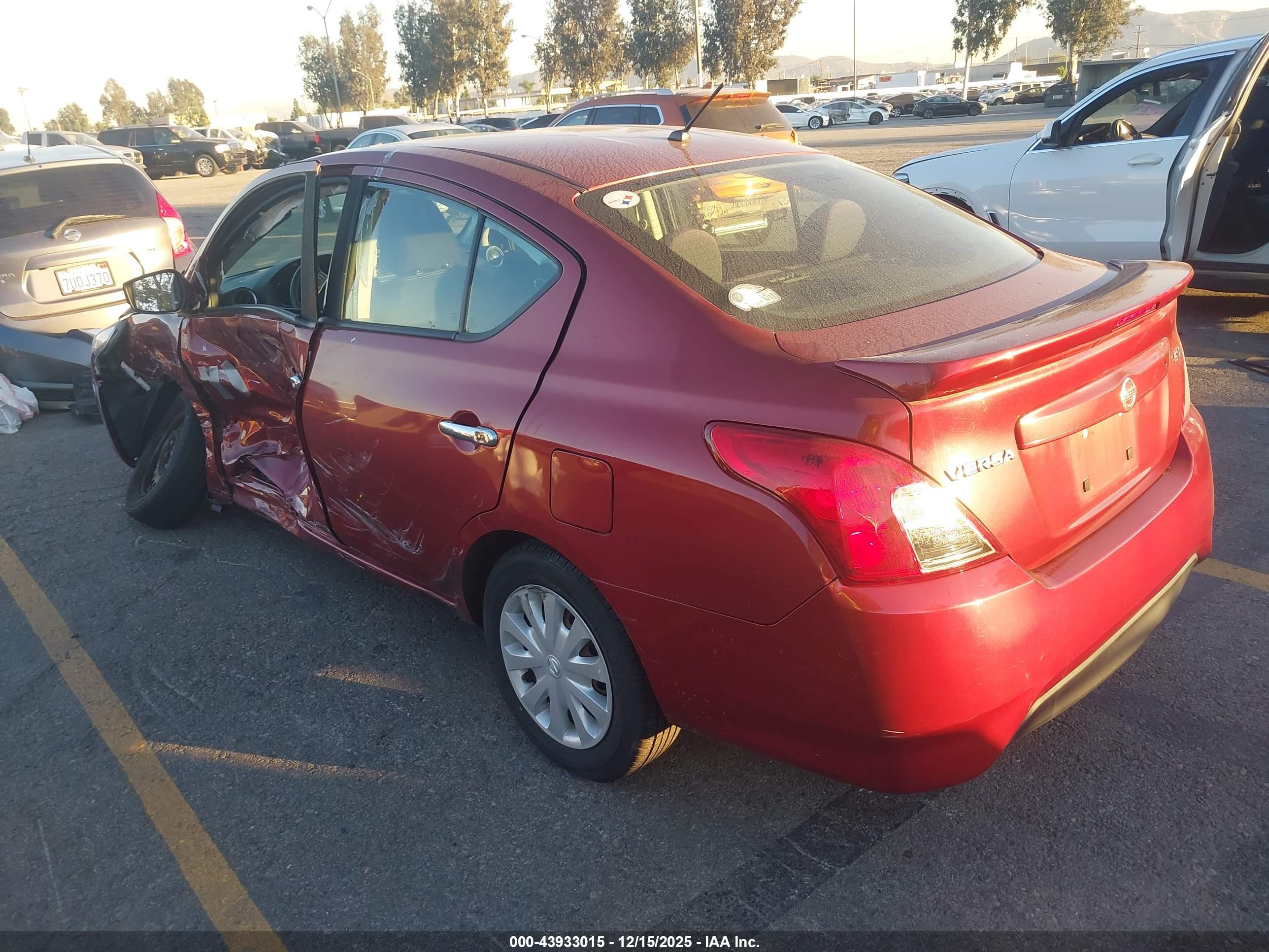 NISSAN VERSA image 3