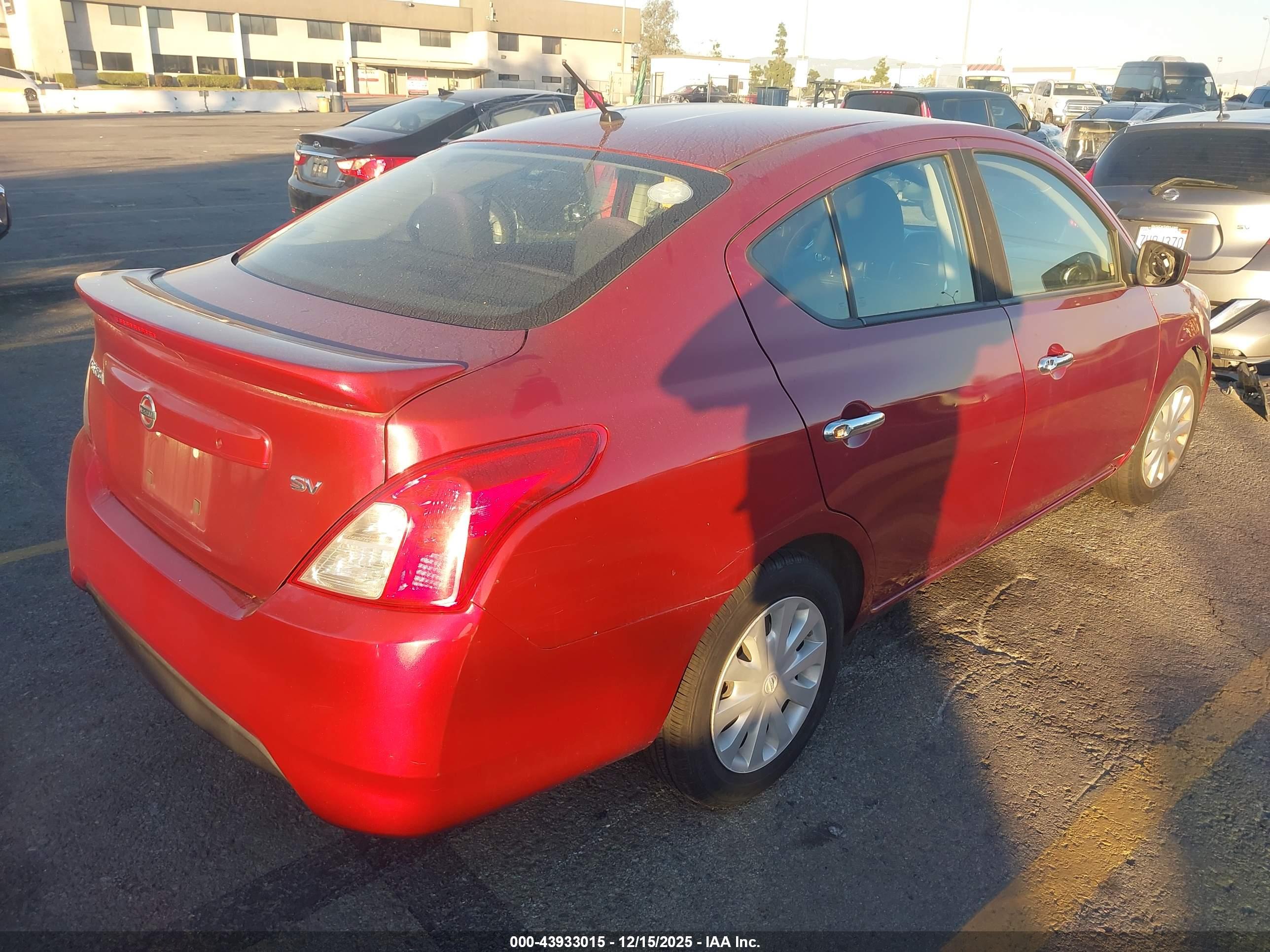 NISSAN VERSA image 4