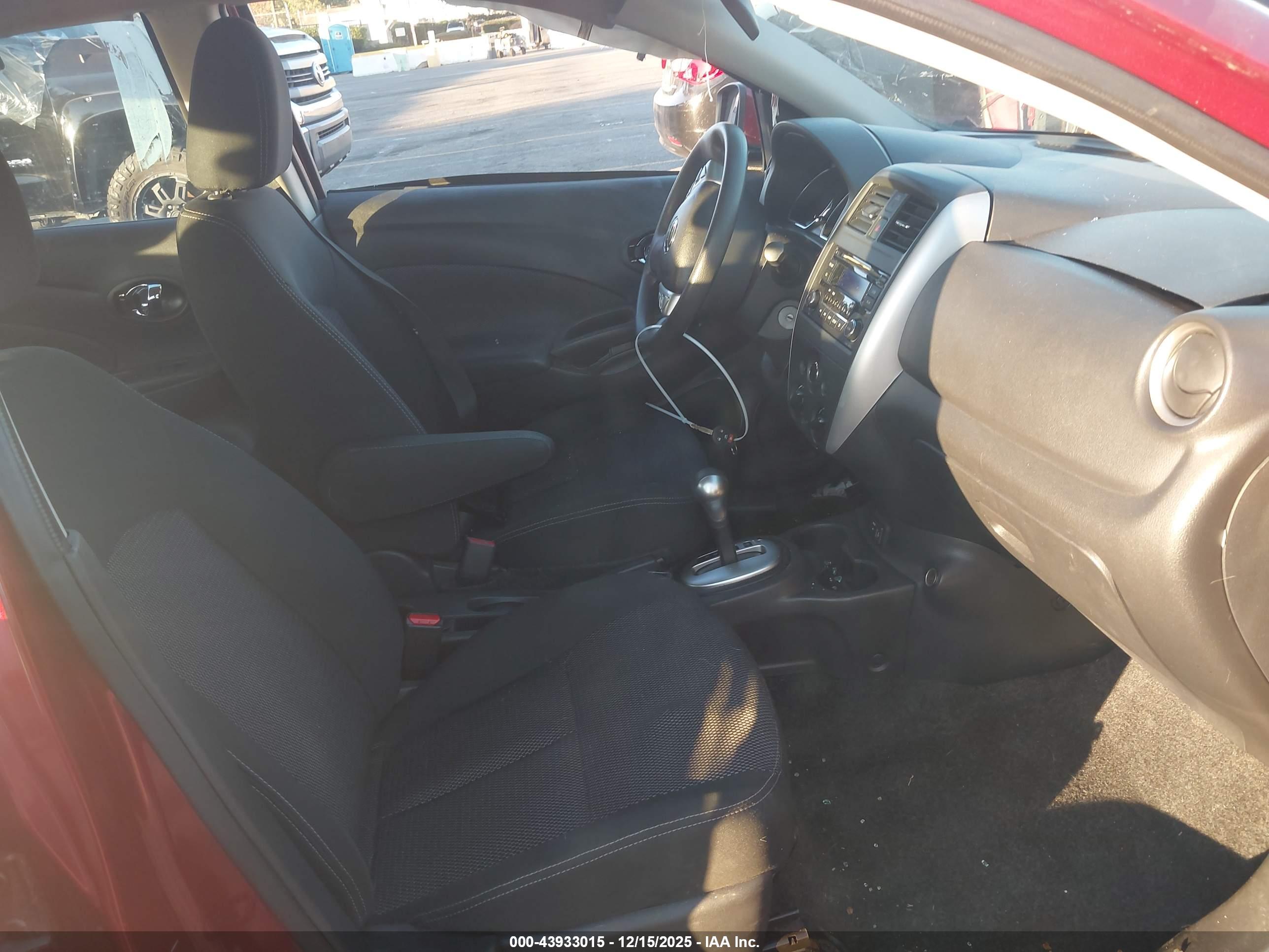 NISSAN VERSA image 5