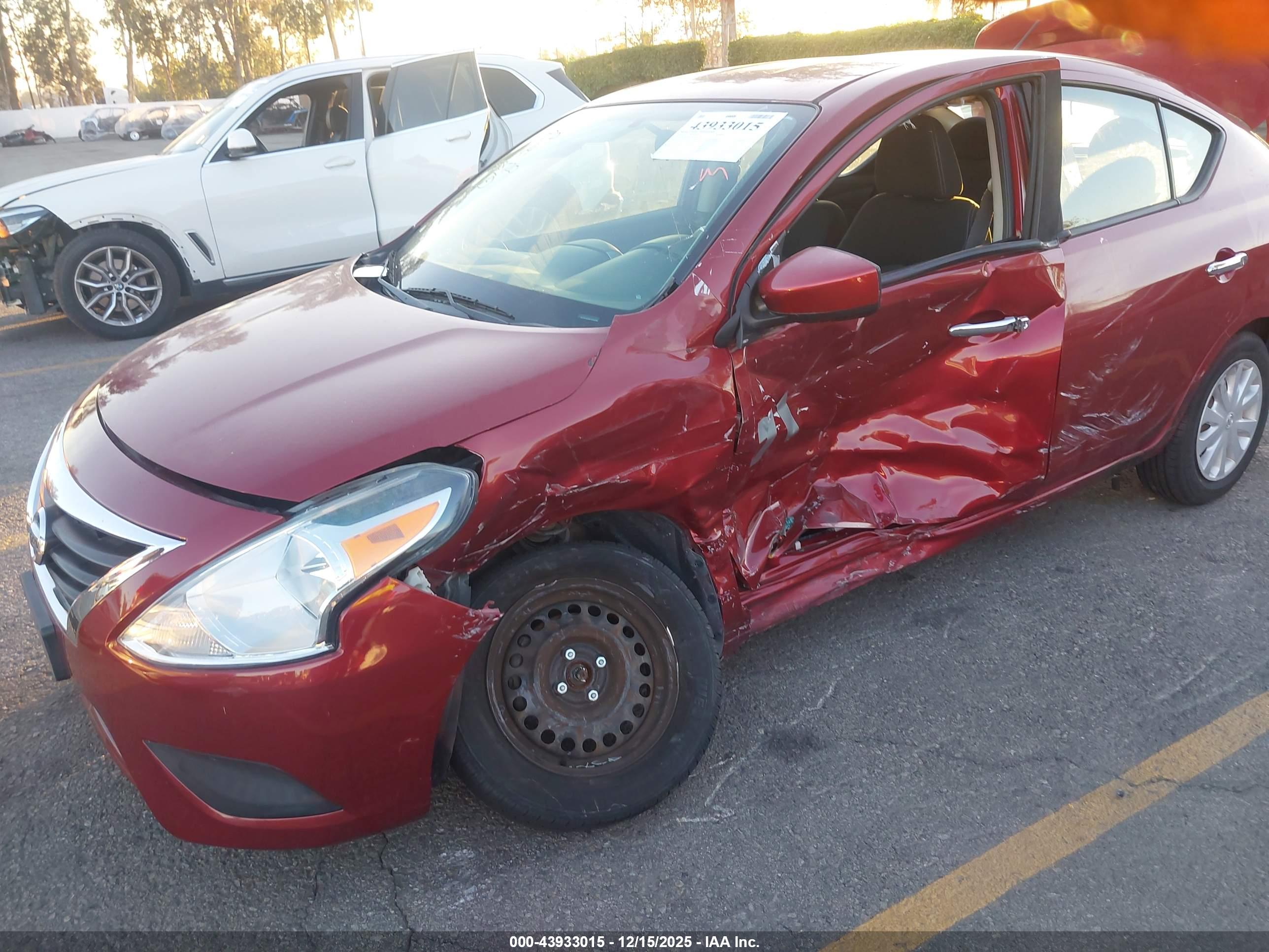 NISSAN VERSA image 6