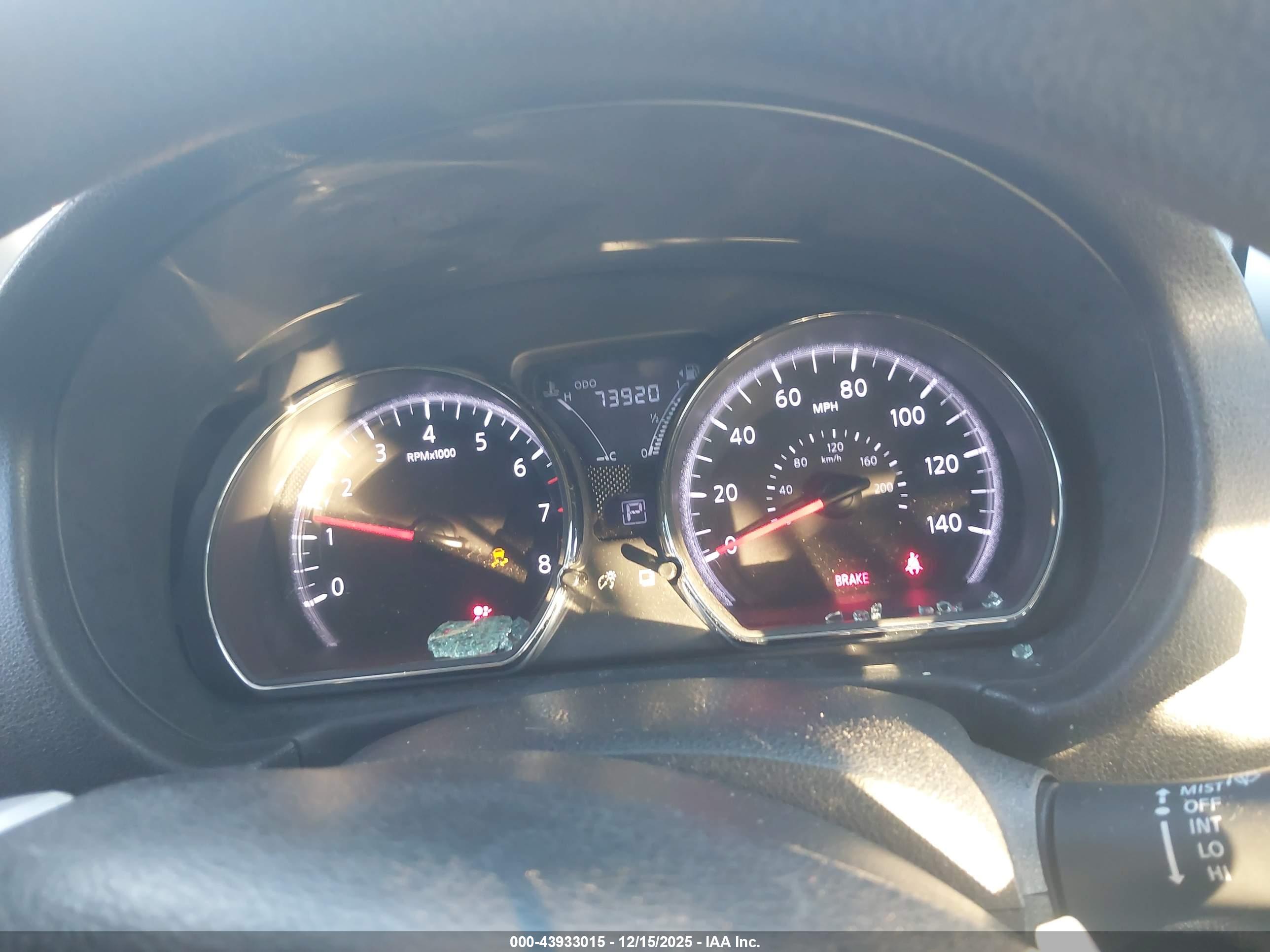 NISSAN VERSA image 7