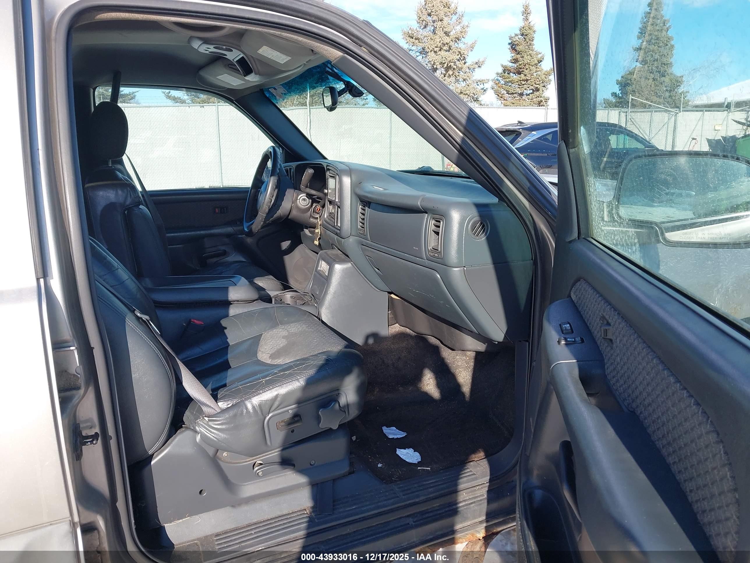 CHEVROLET AVALANCHE image 5