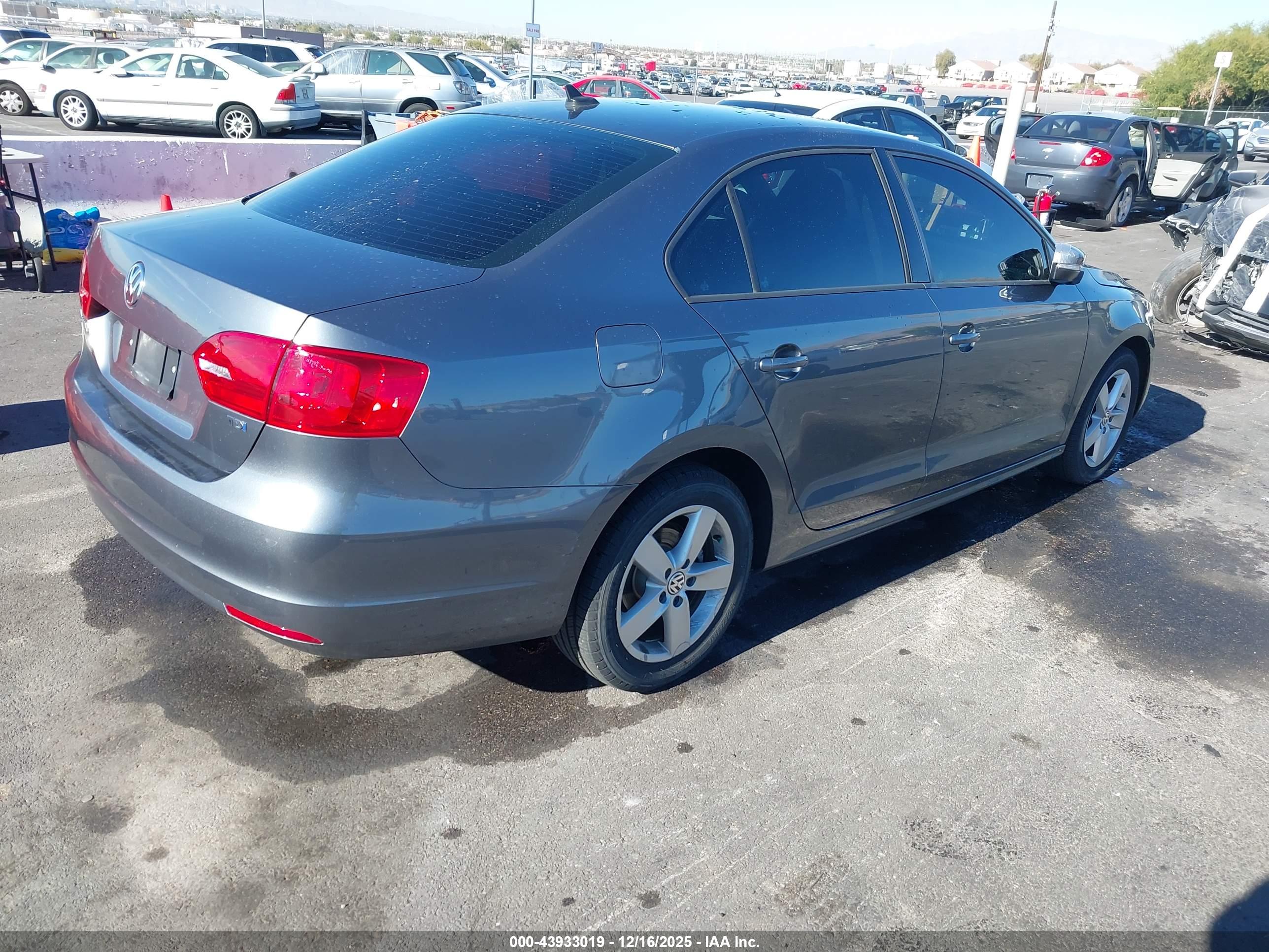 VOLKSWAGEN JETTA image 4