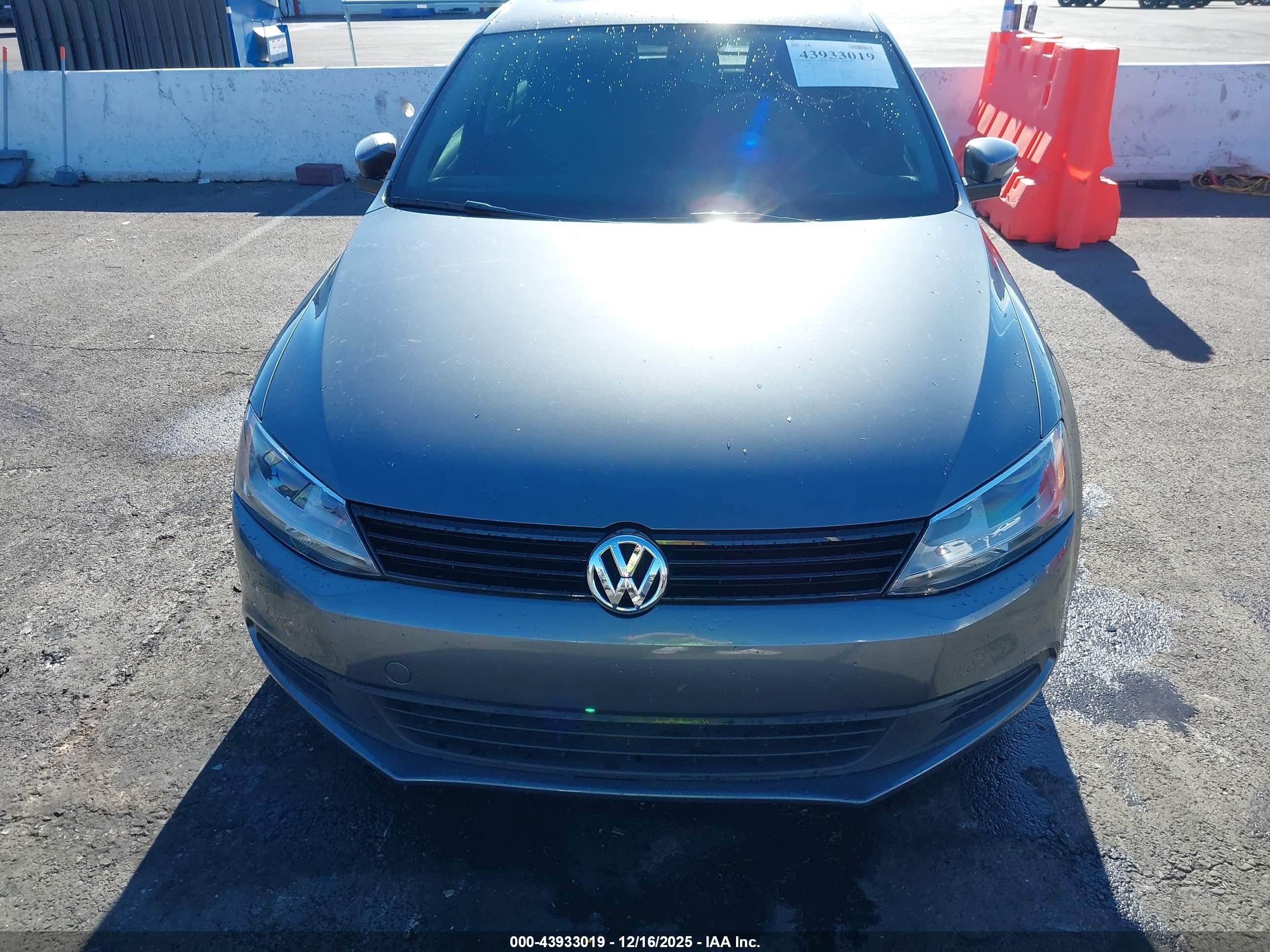 VOLKSWAGEN JETTA image 6