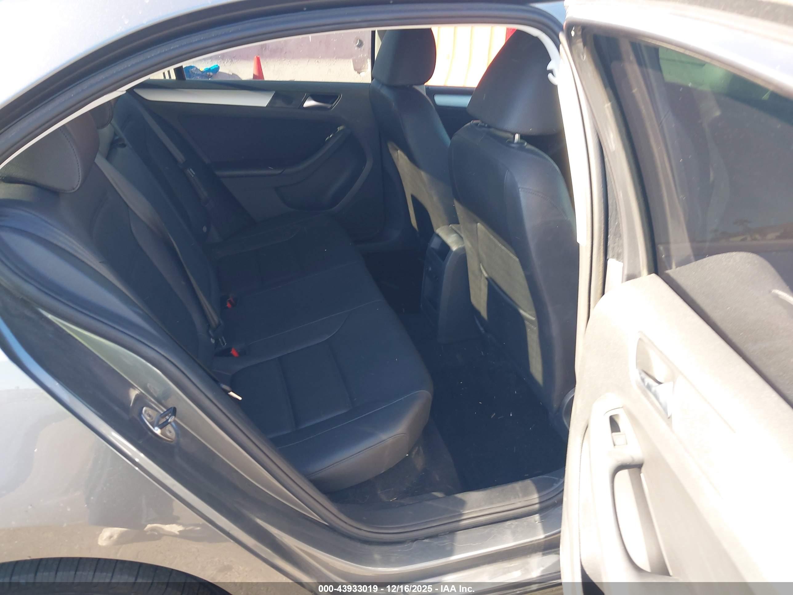 VOLKSWAGEN JETTA image 8