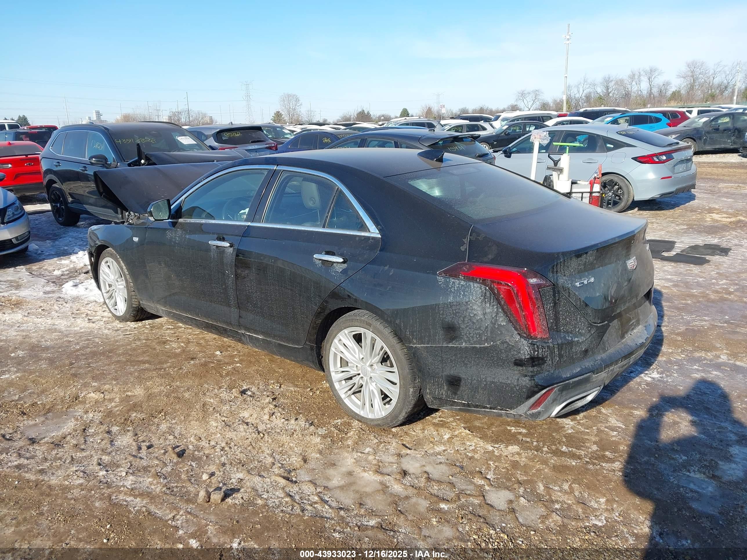 CADILLAC CT4 image 3