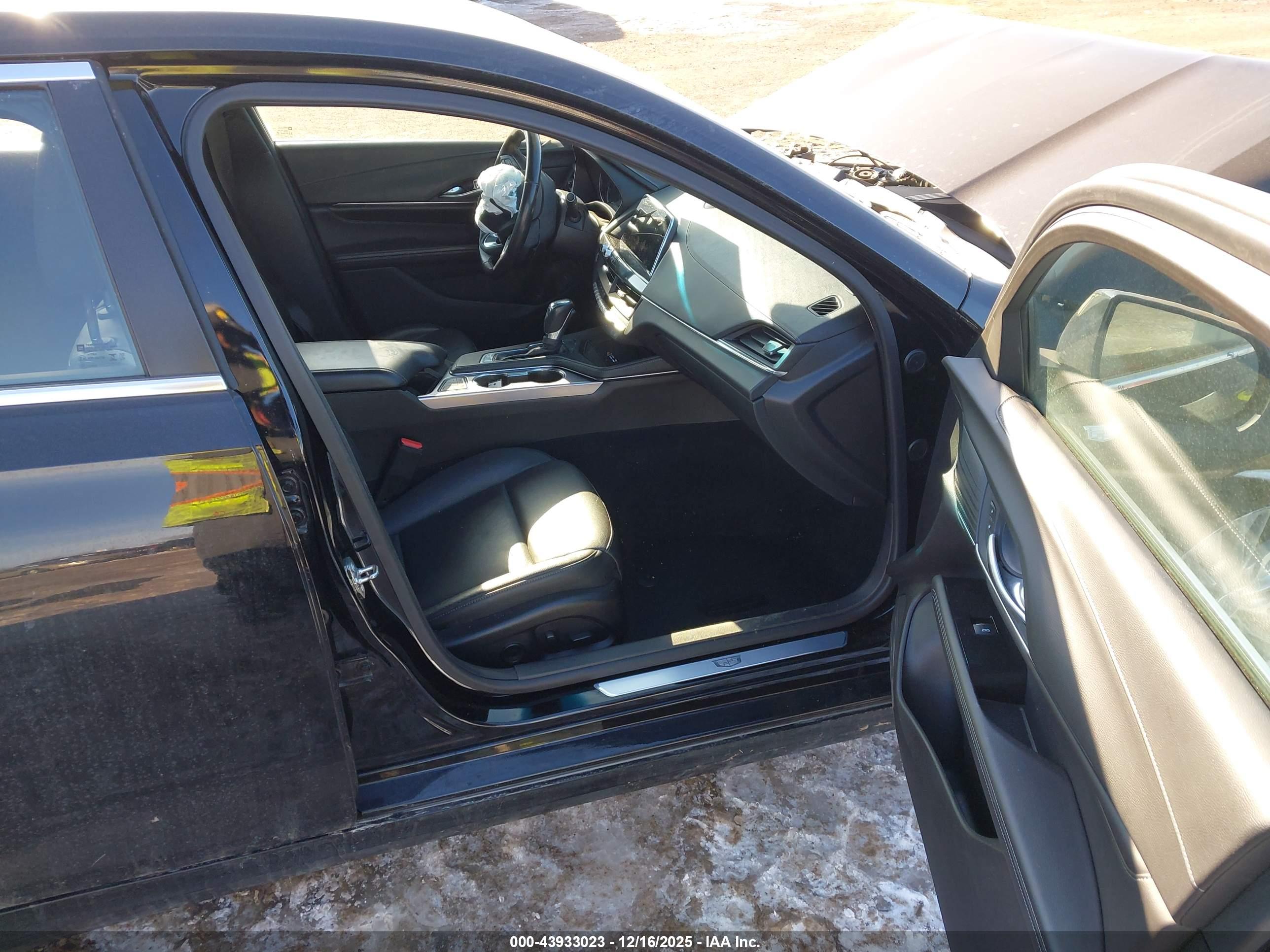 CADILLAC CT4 image 5