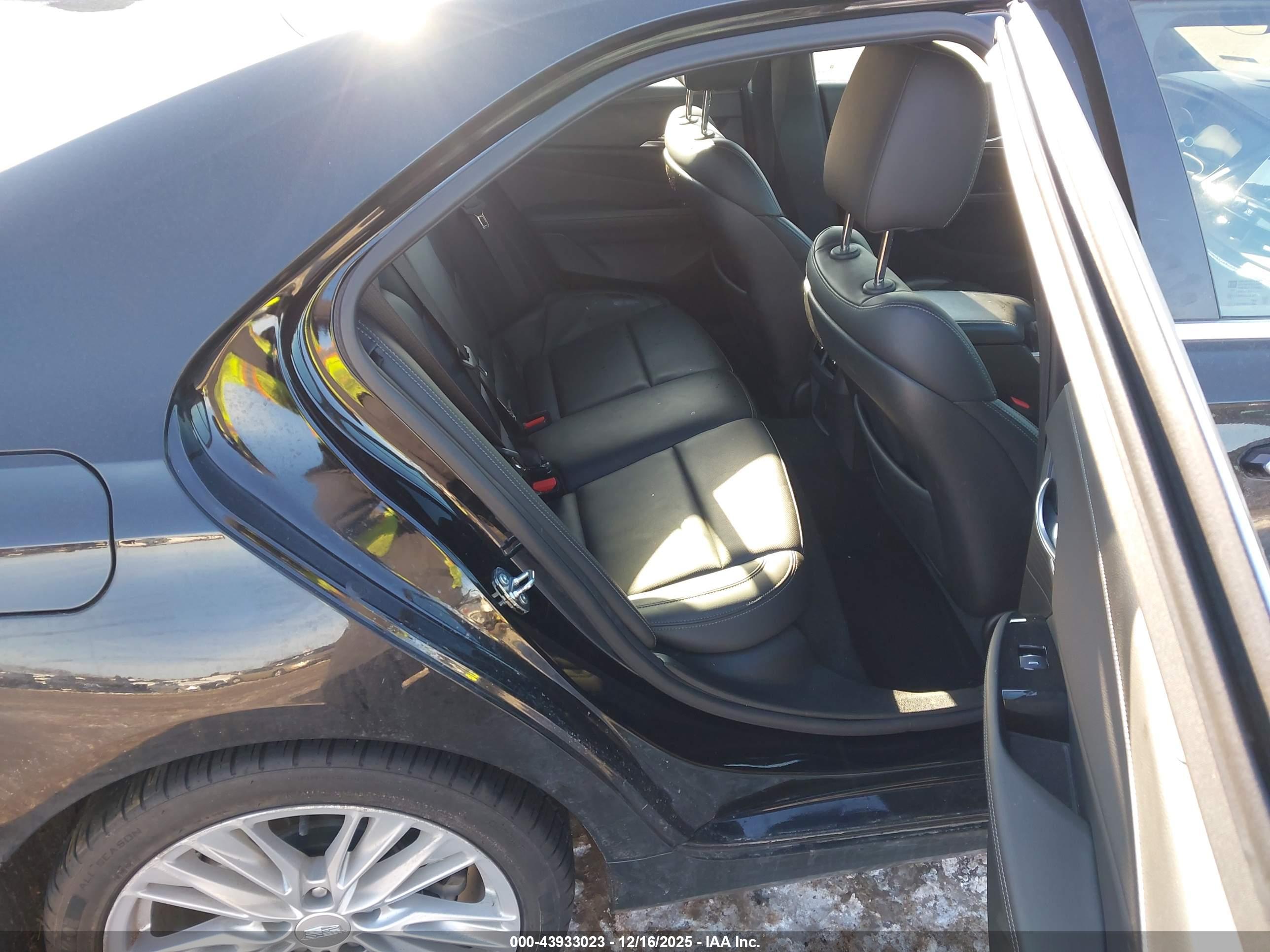 CADILLAC CT4 image 8