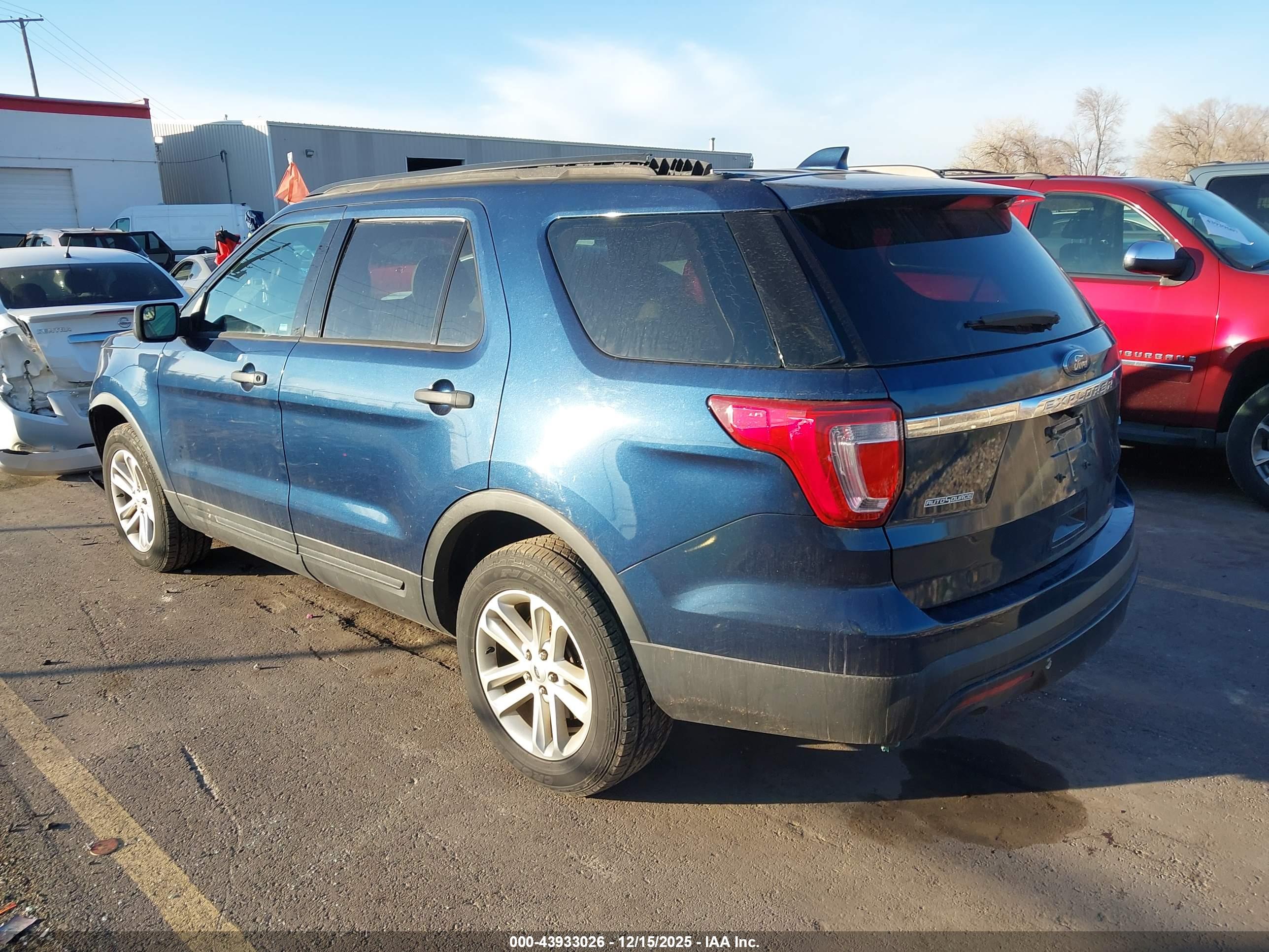 FORD EXPLORER image 3