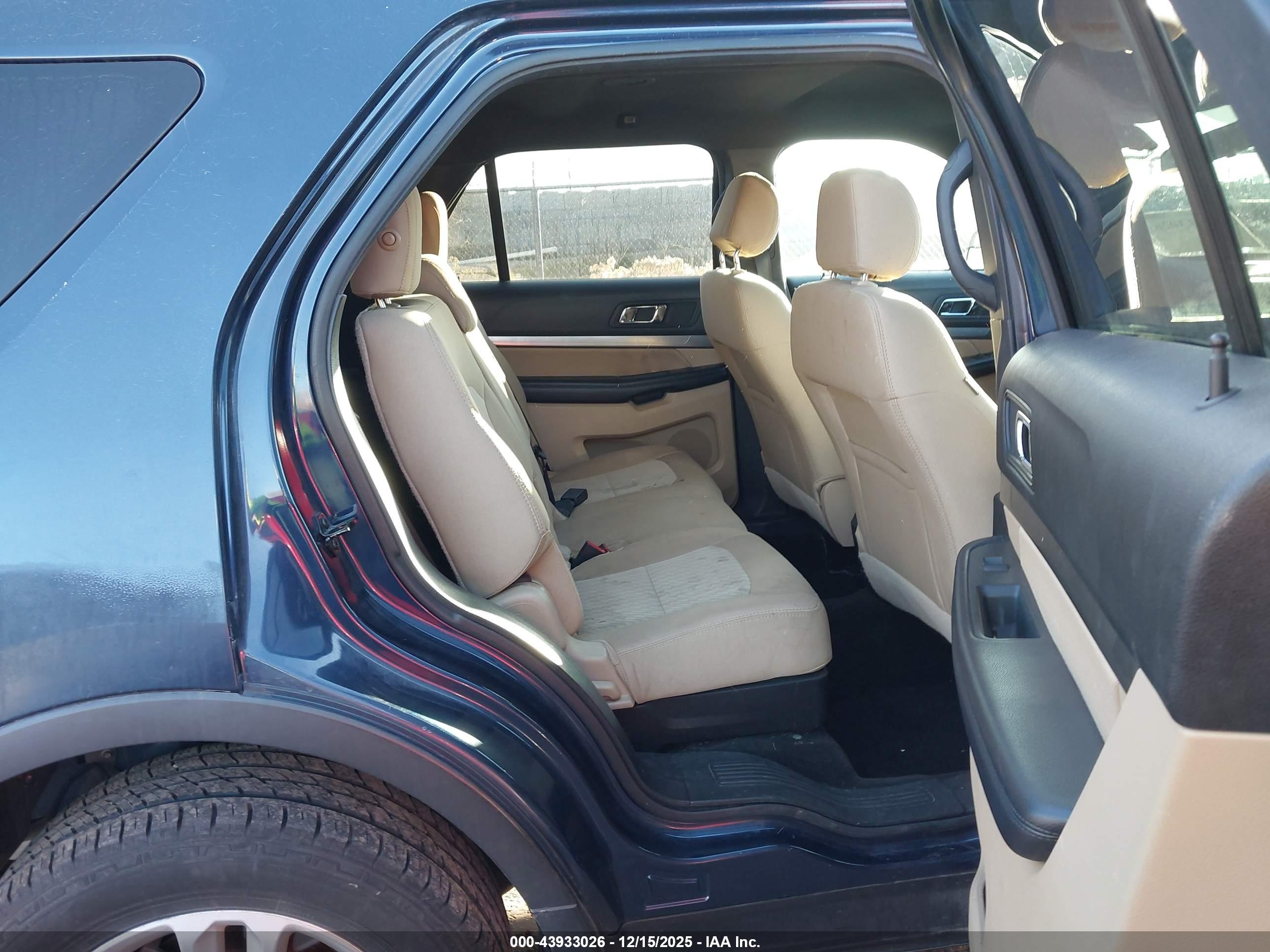 FORD EXPLORER image 8