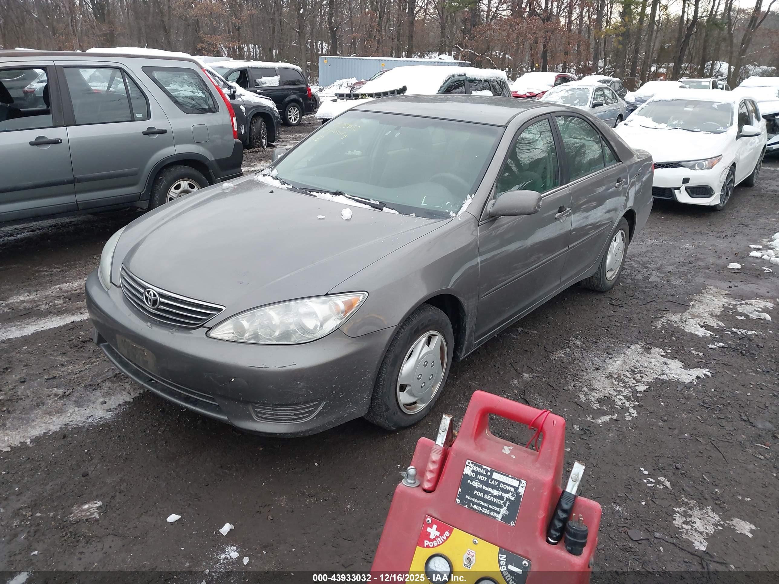 TOYOTA CAMRY image 2
