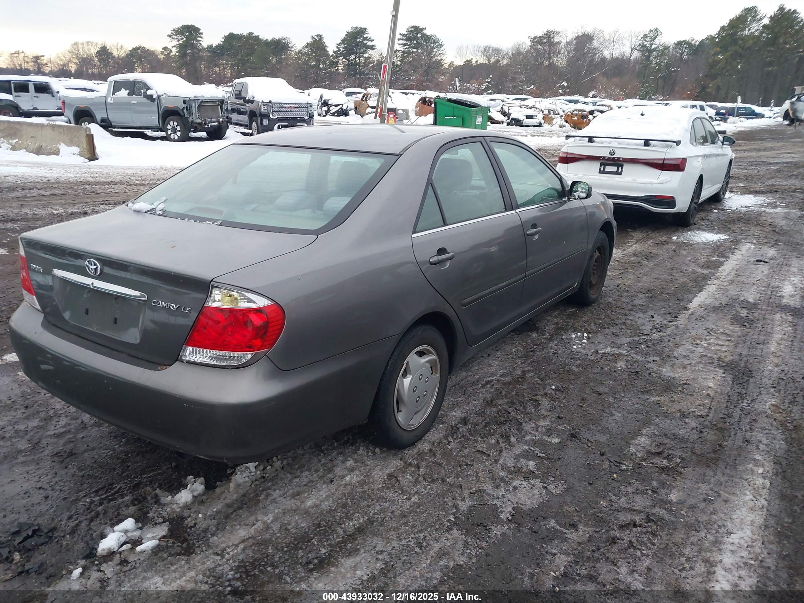 TOYOTA CAMRY image 4