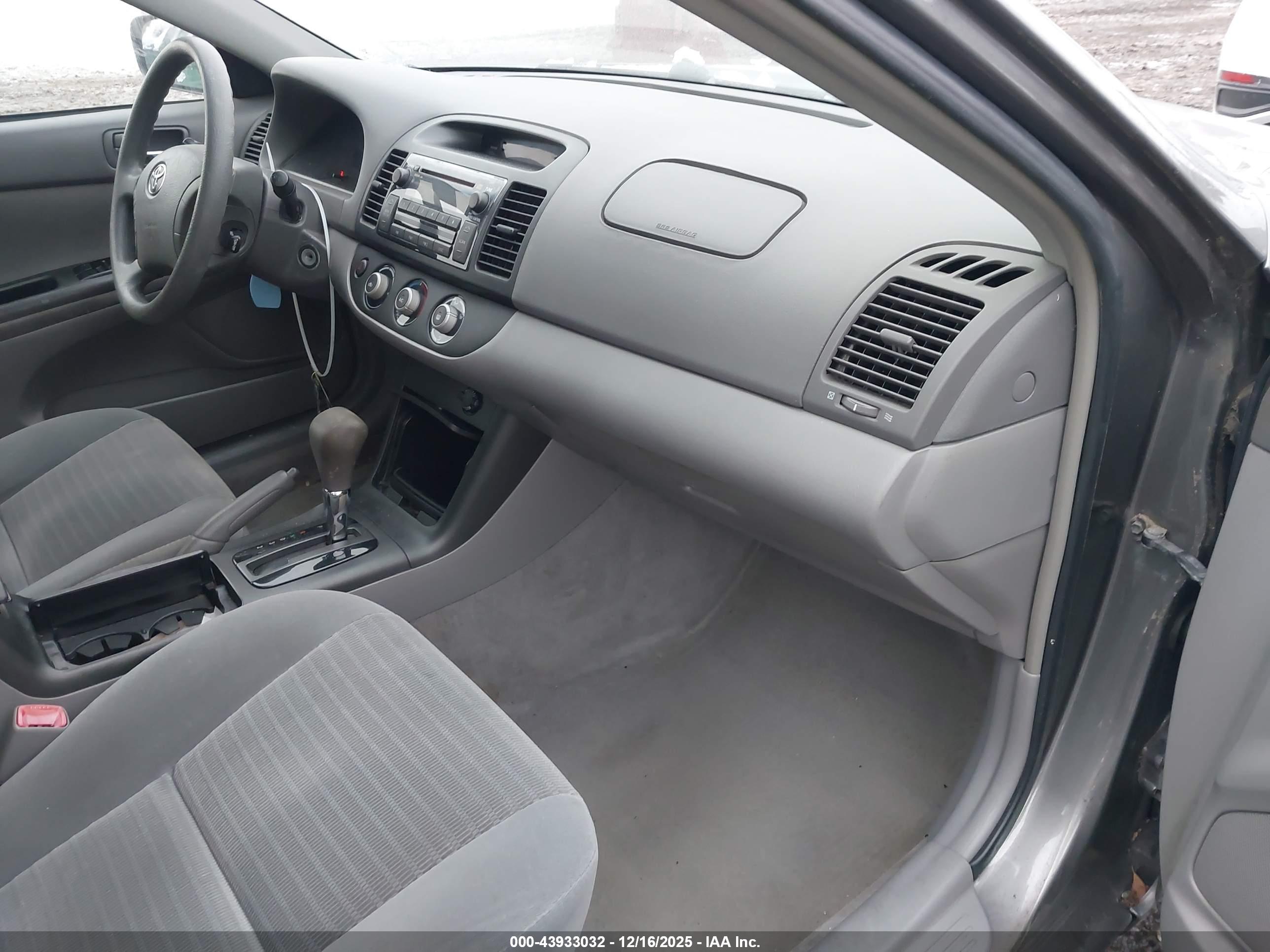 TOYOTA CAMRY image 5