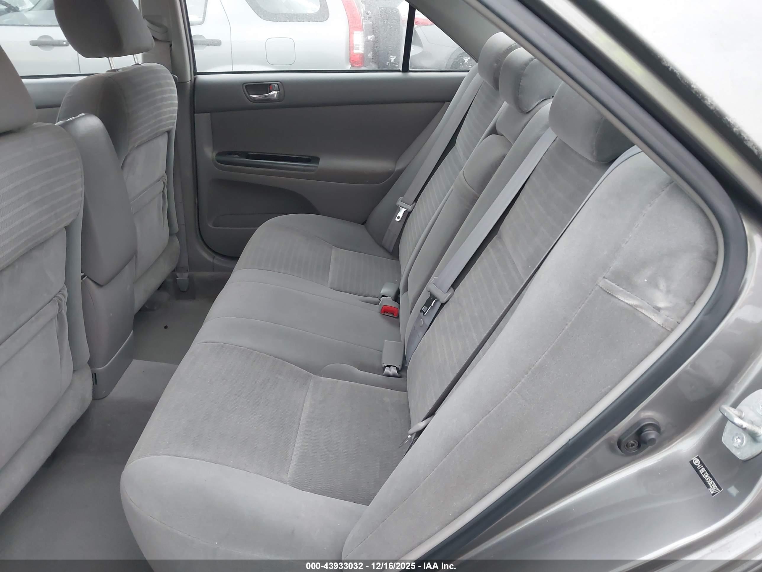 TOYOTA CAMRY image 8