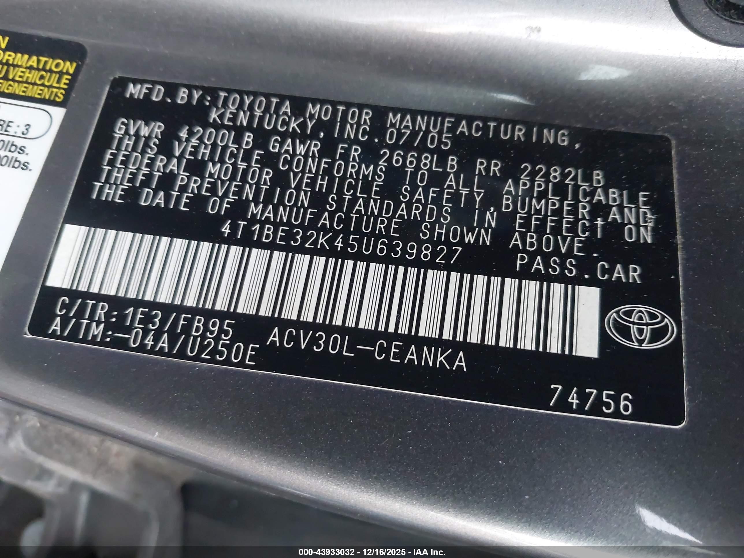 TOYOTA CAMRY image 9