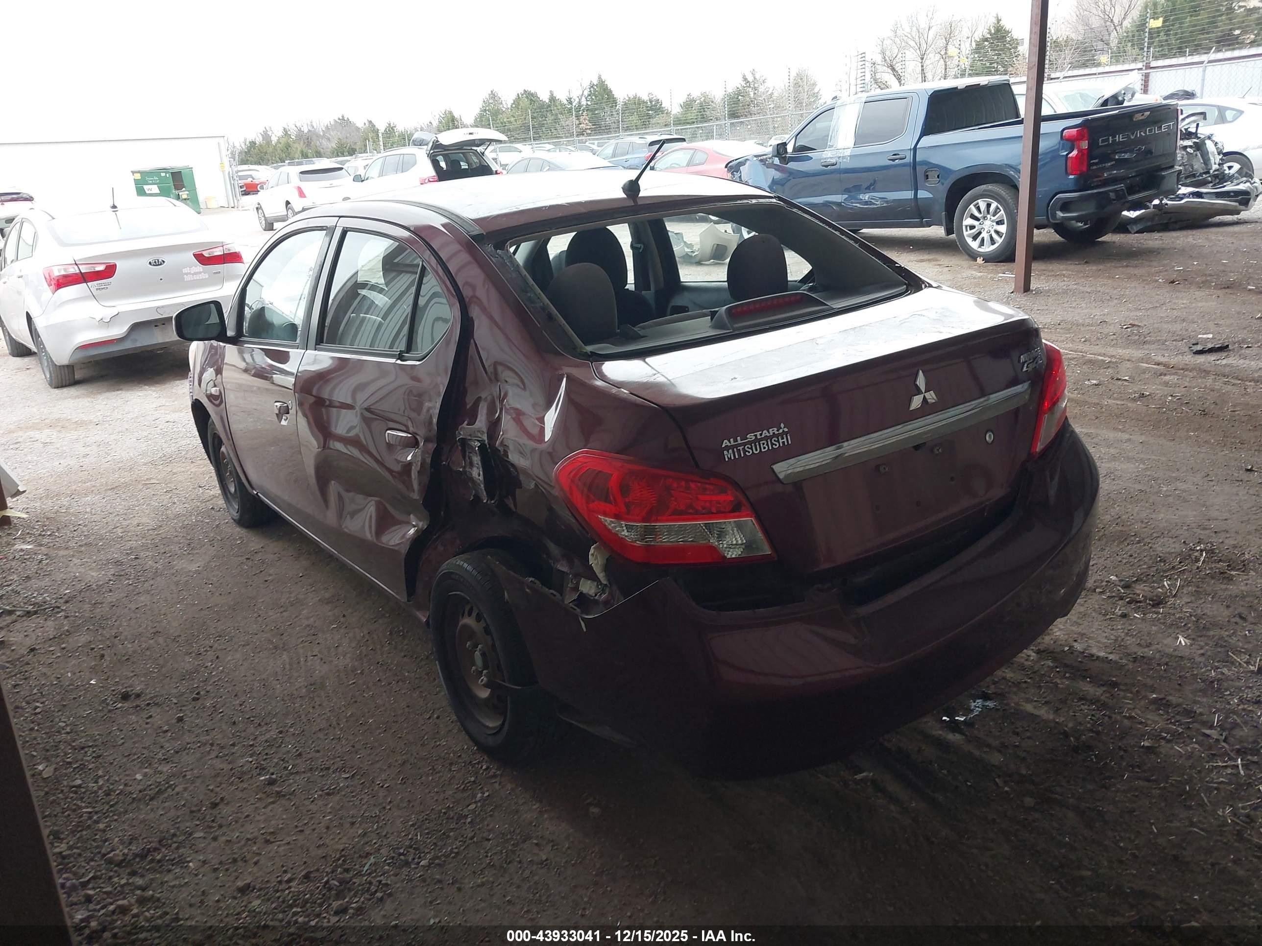 MITSUBISHI MIRAGE image 3