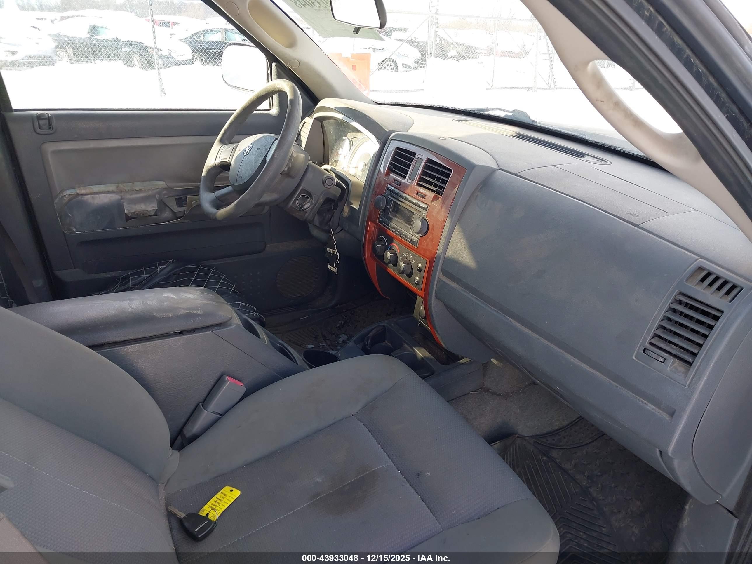 DODGE DAKOTA image 5