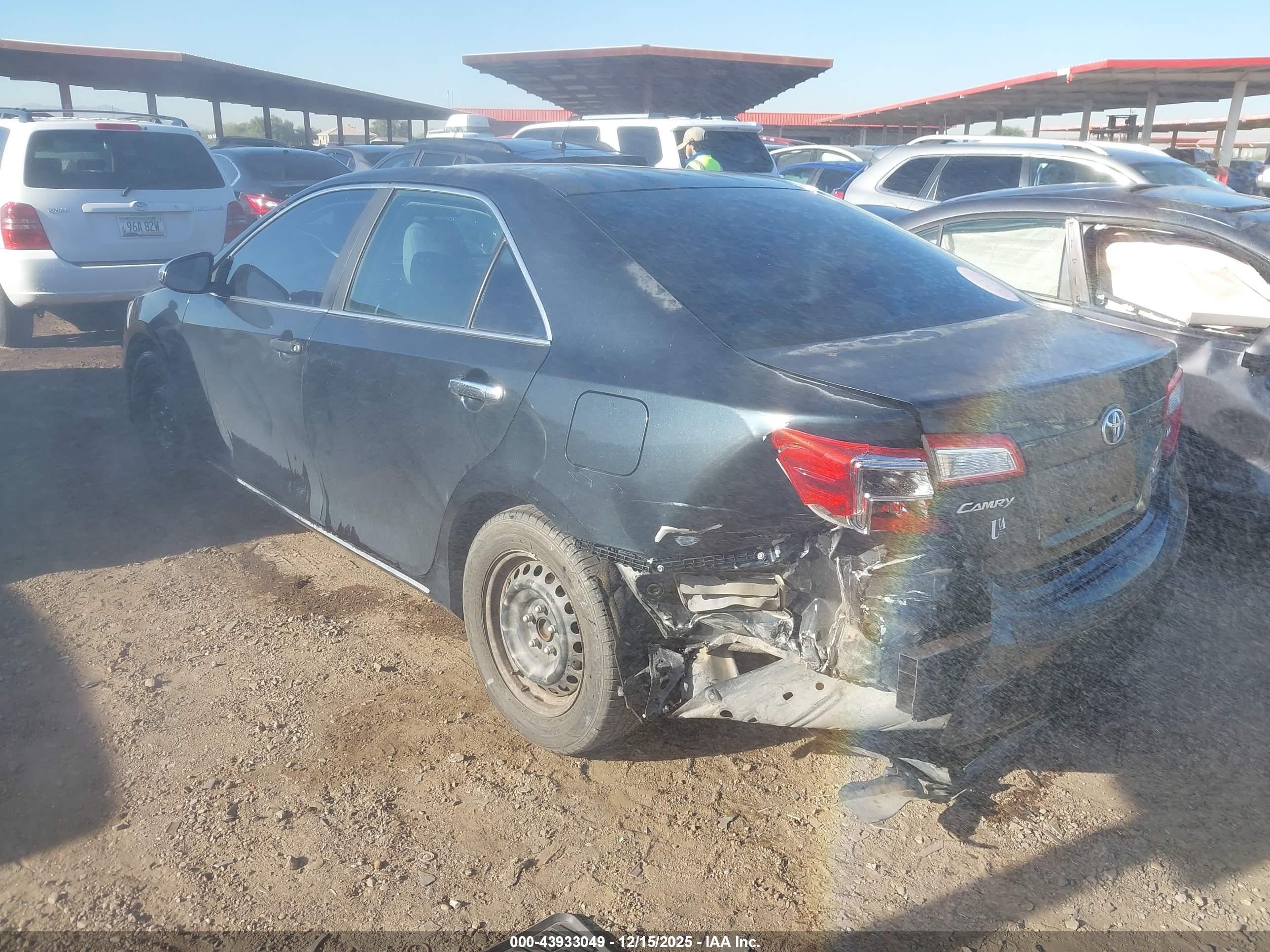 TOYOTA CAMRY image 3
