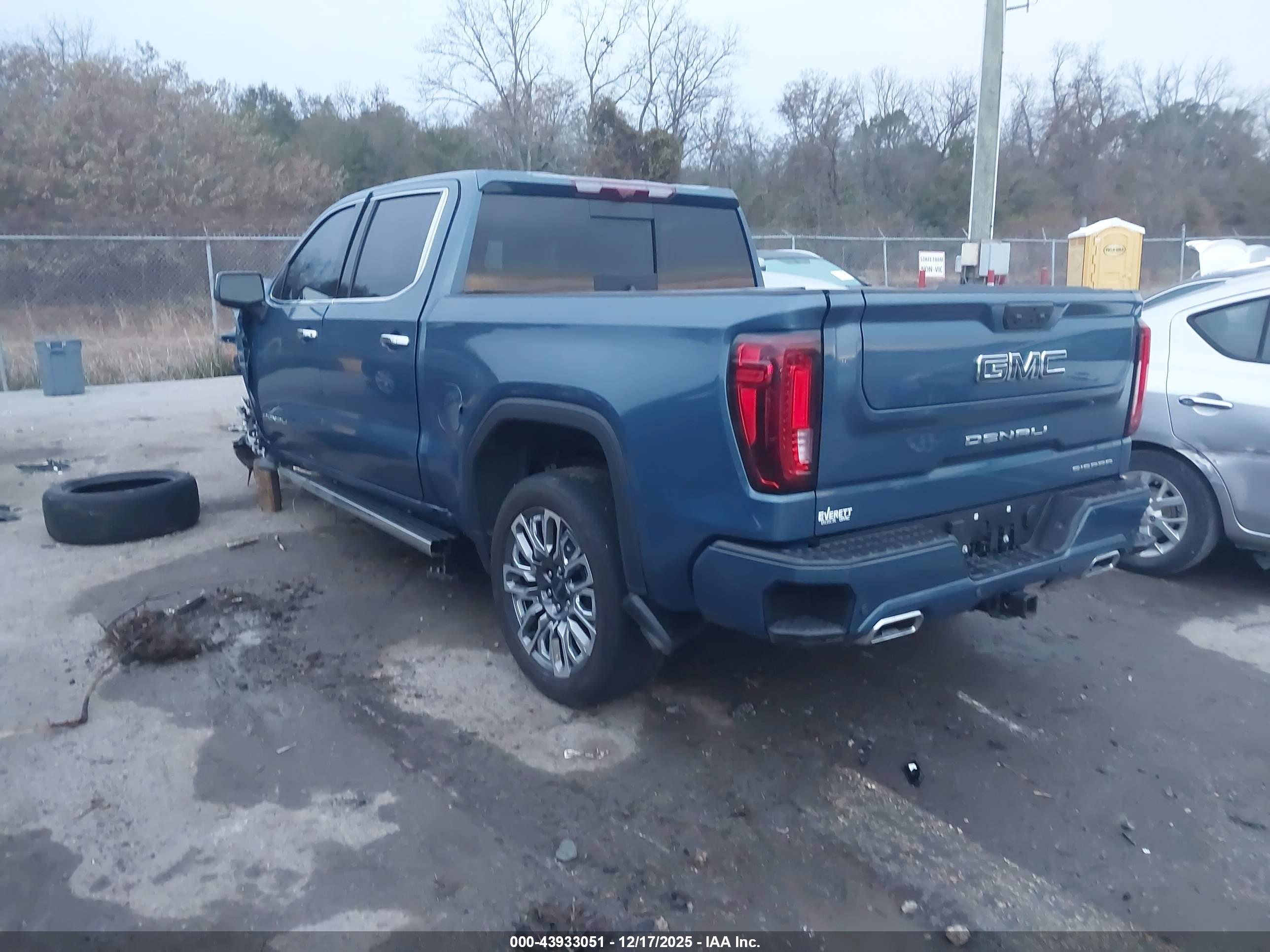 GMC SIERRA image 3