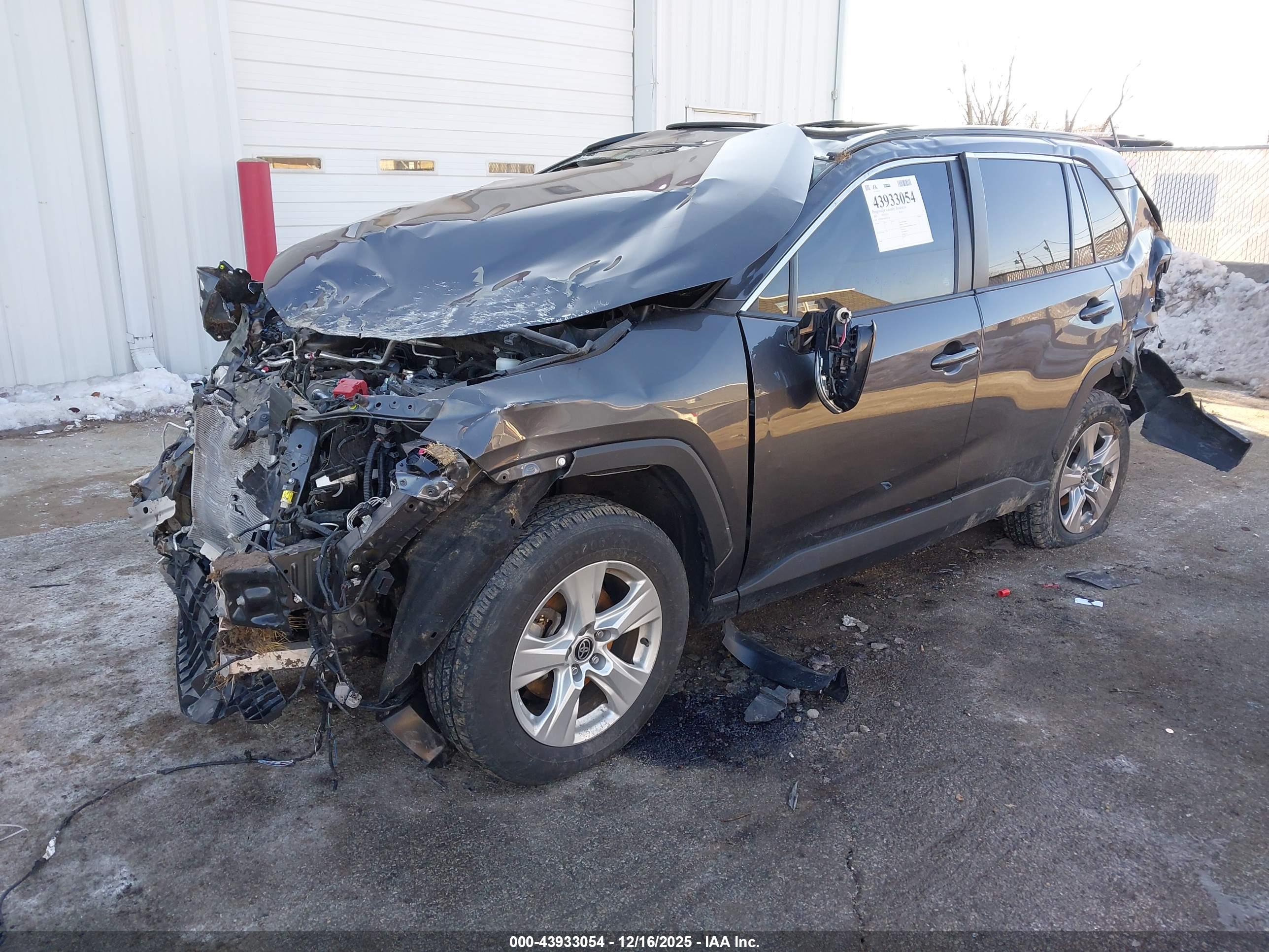 TOYOTA RAV4 image 2