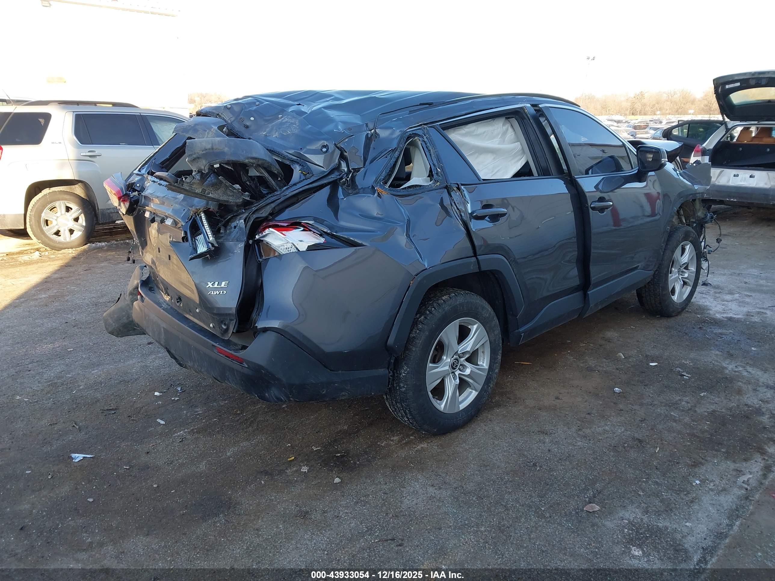 TOYOTA RAV4 image 4