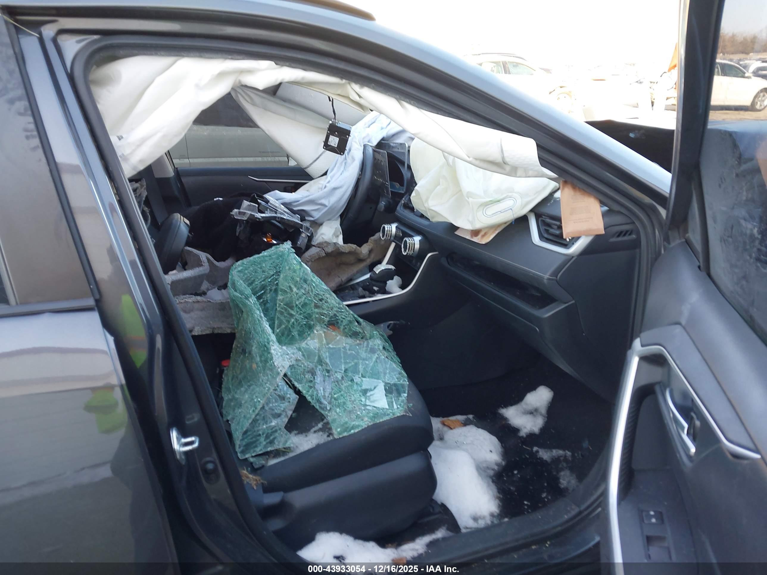 TOYOTA RAV4 image 5