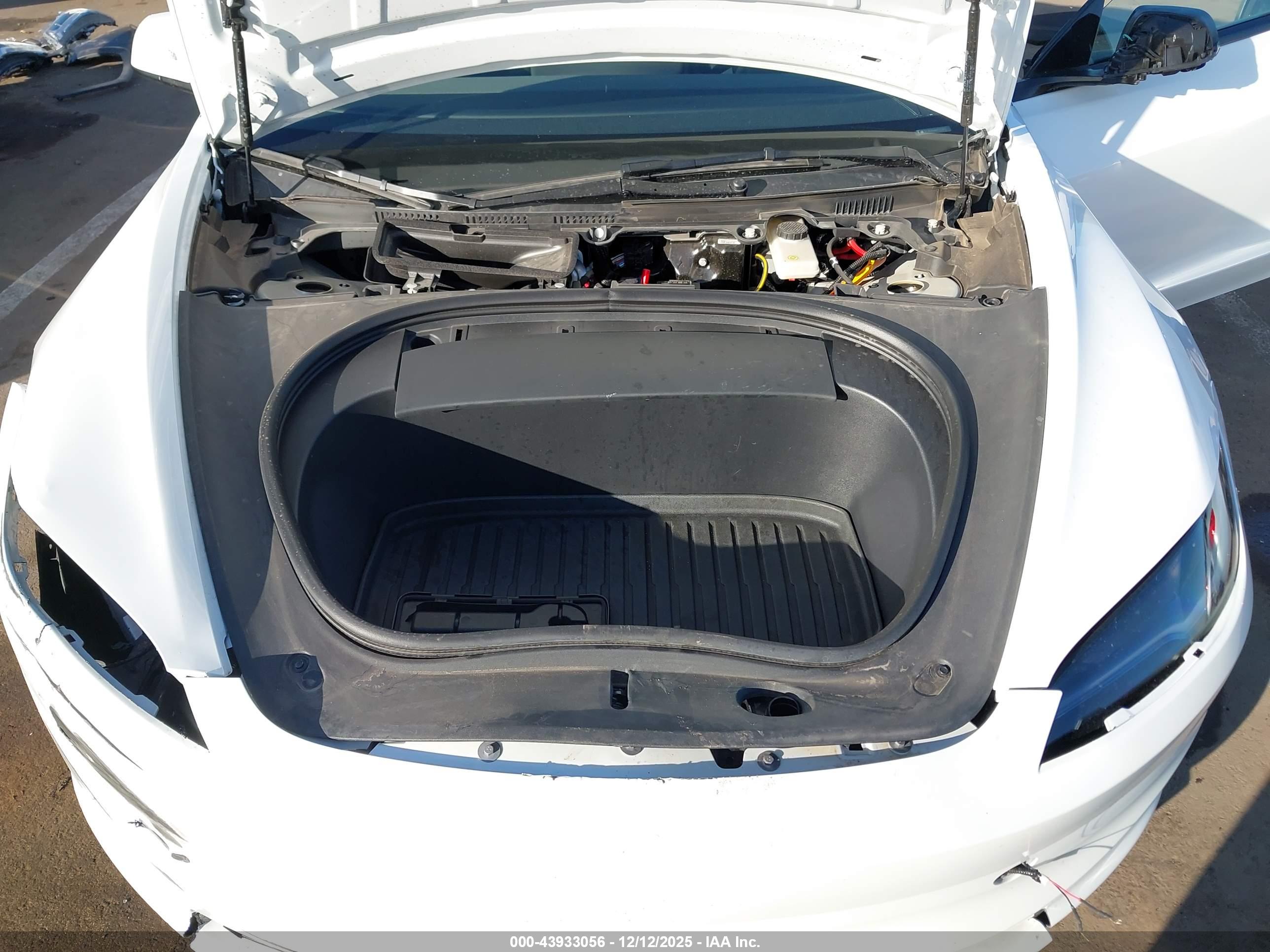 TESLA MODEL image 10