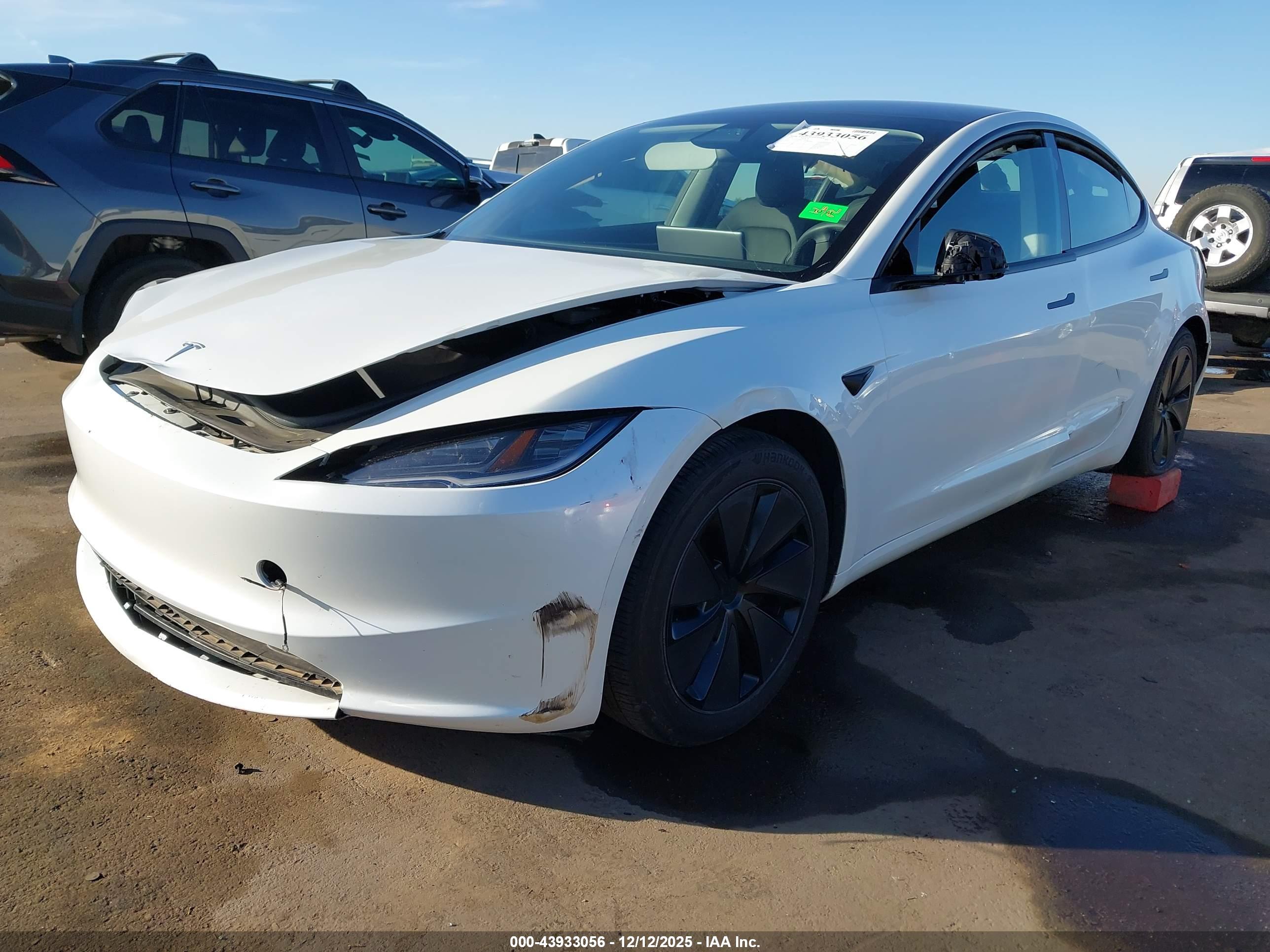 TESLA MODEL image 2