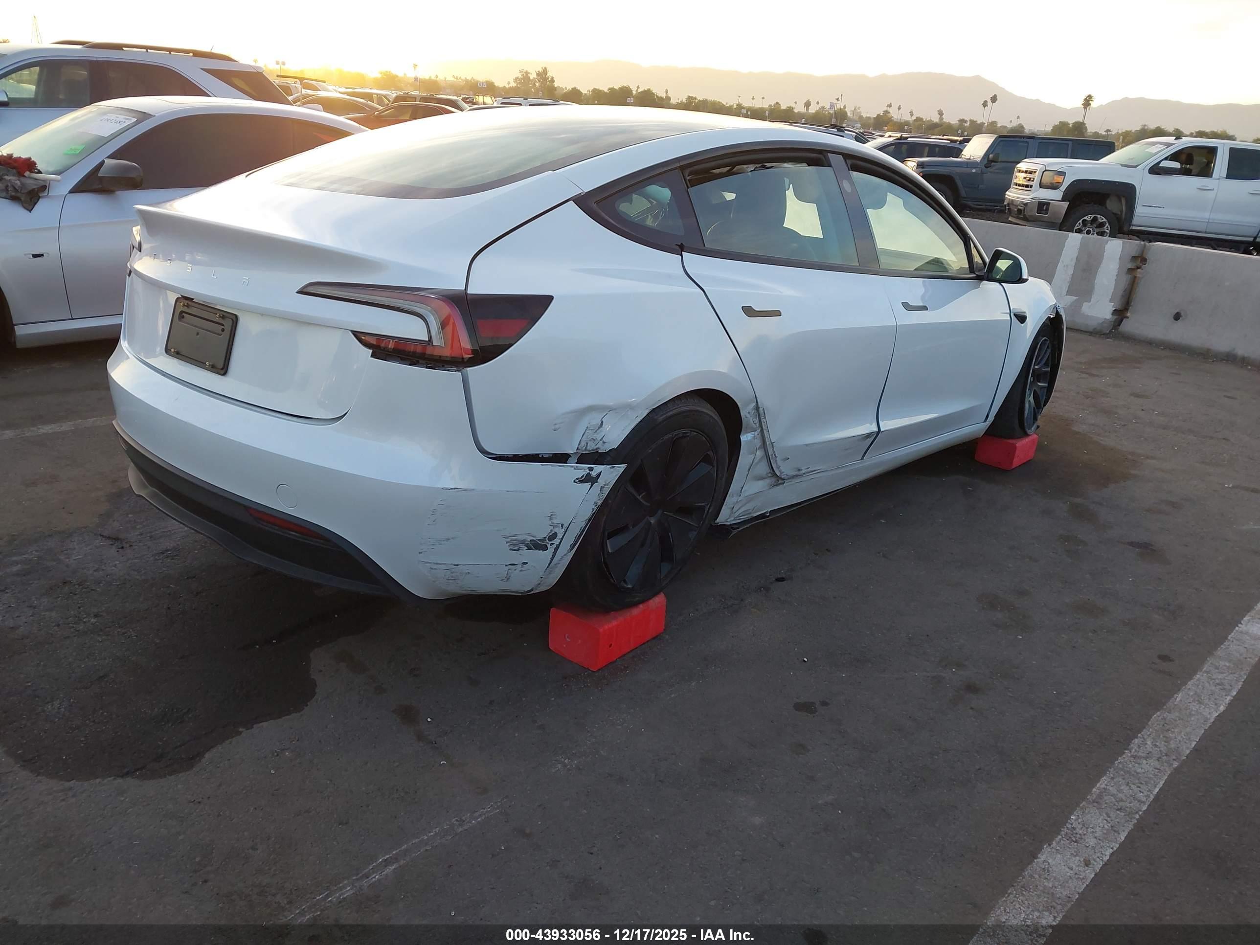 TESLA MODEL image 4