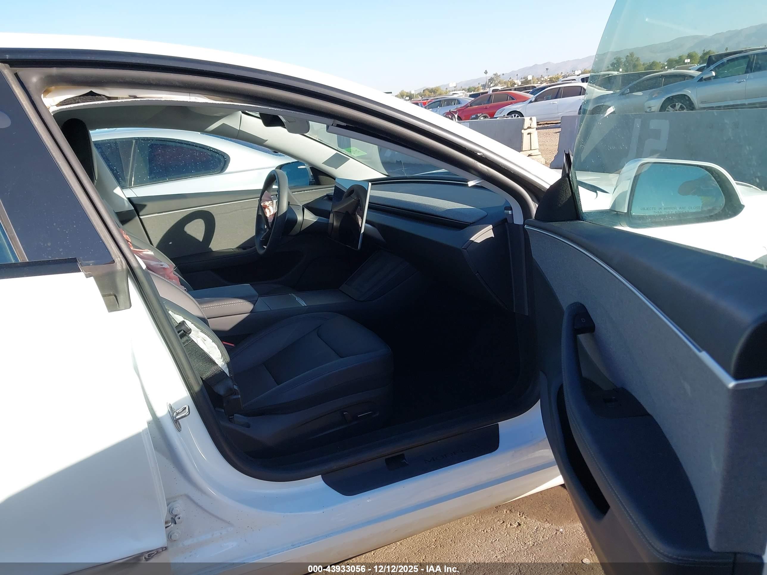 TESLA MODEL image 5