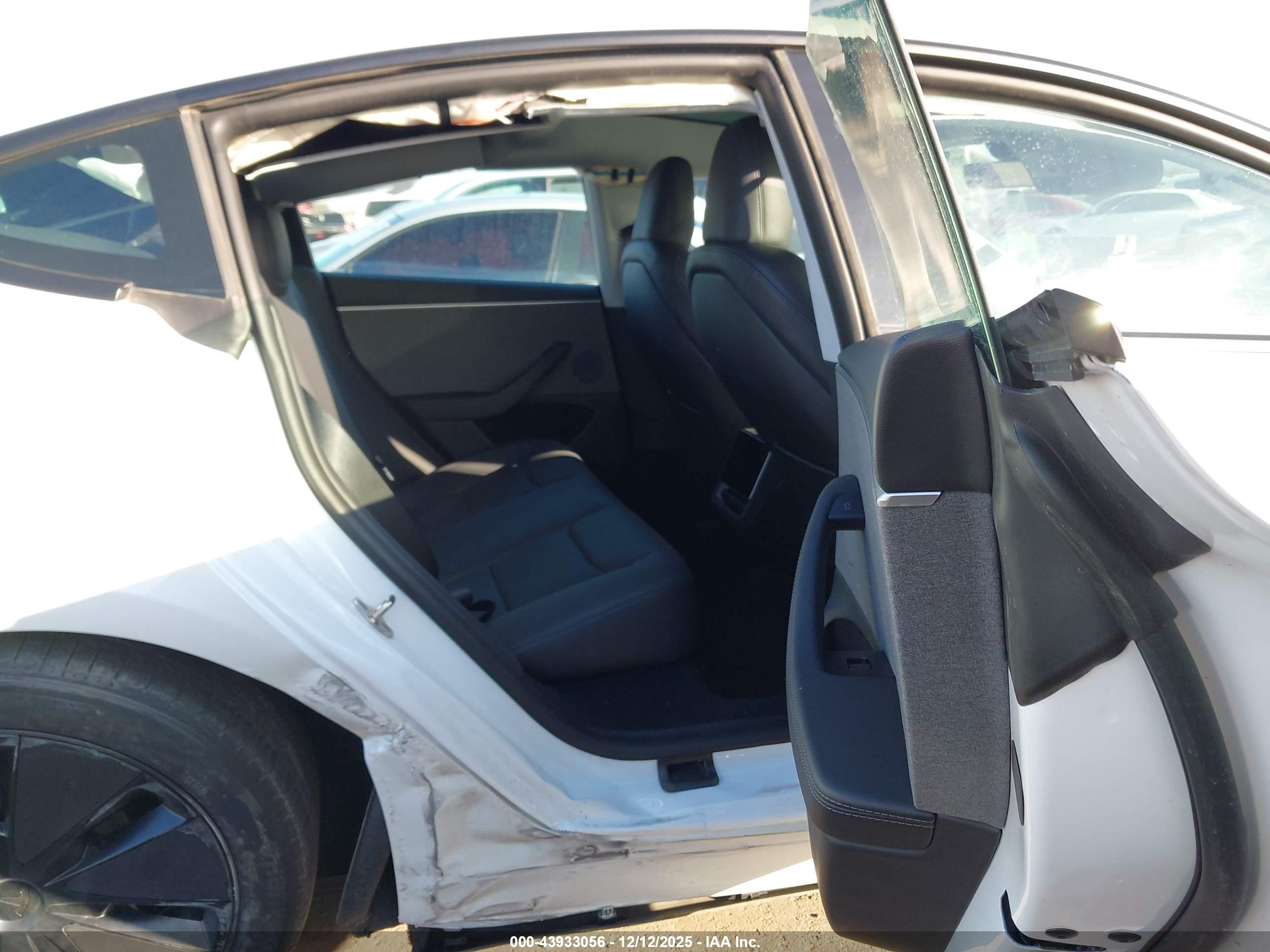 TESLA MODEL image 8